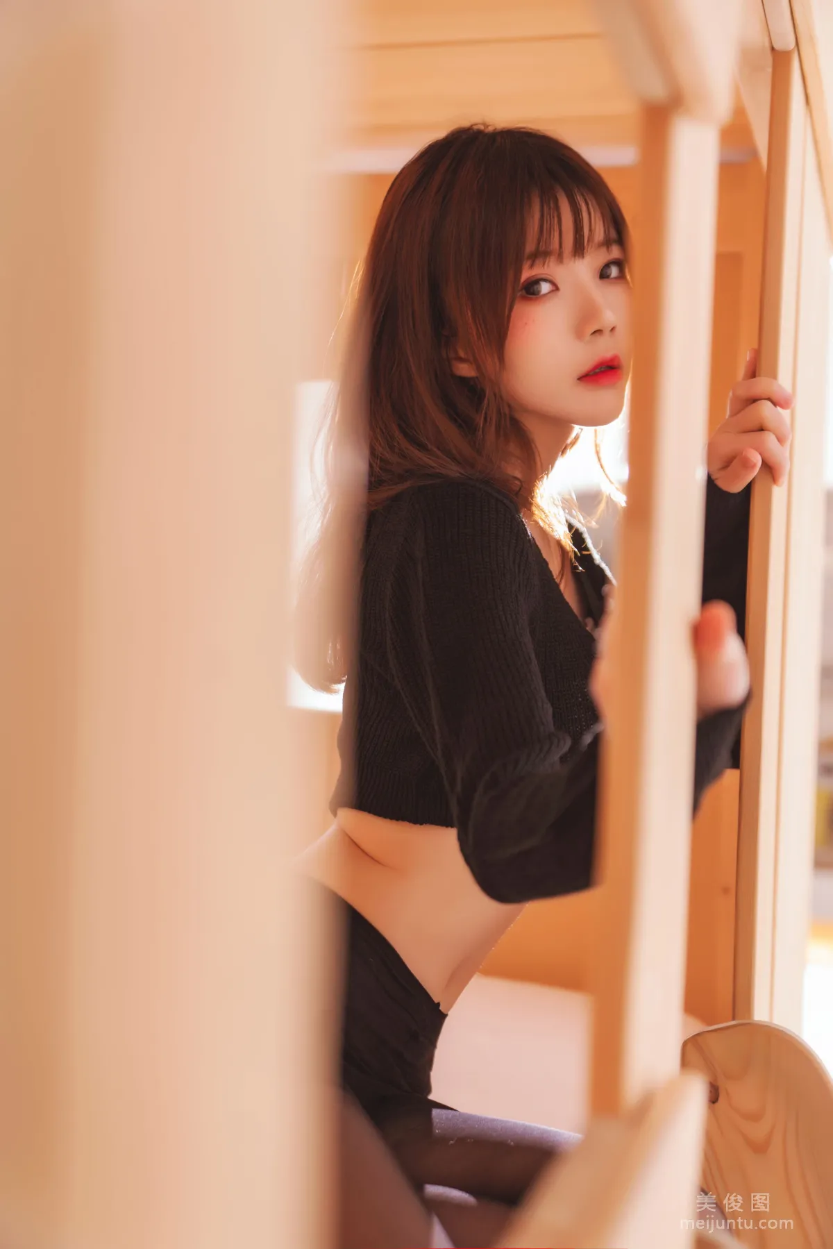 Ying Taomiao 'Black & White, Sexy Black' Photo Set photo 4