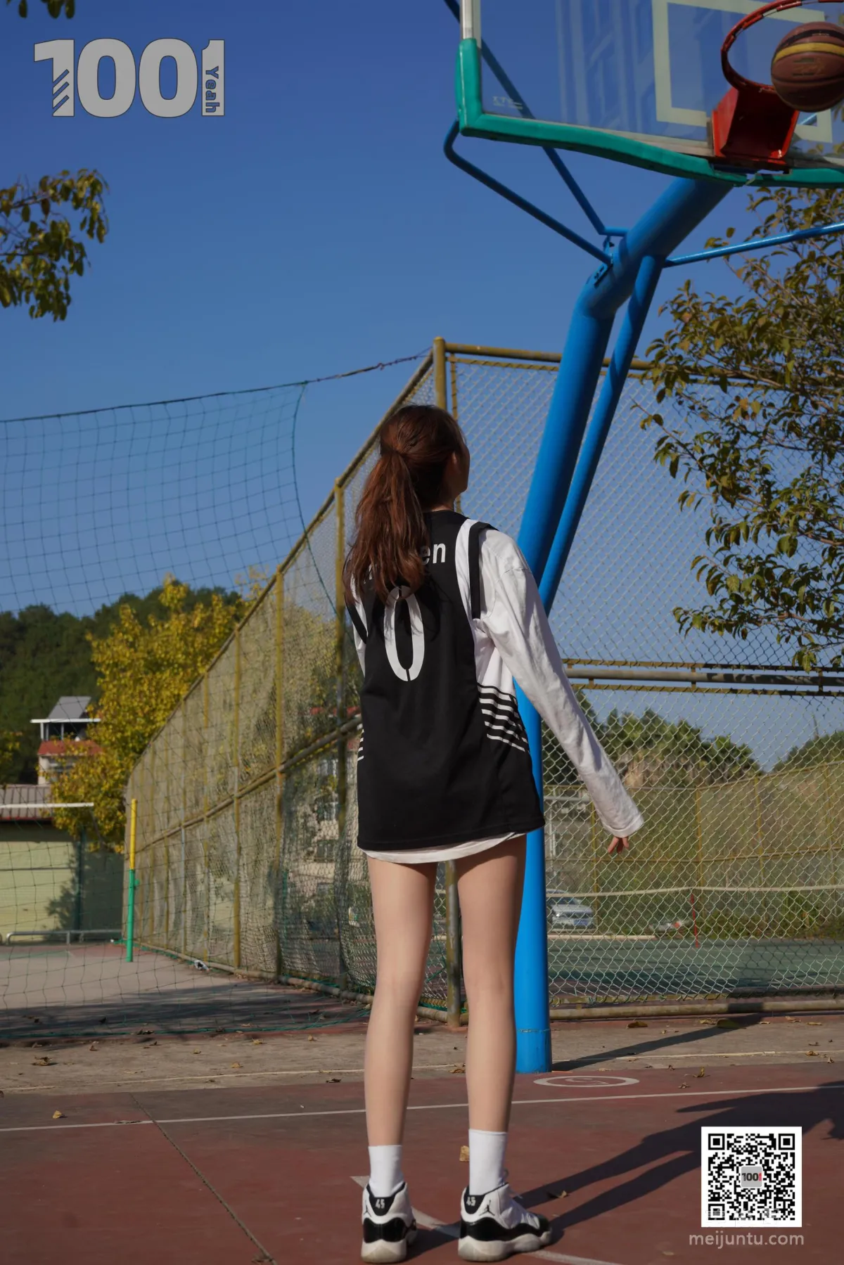 [IESS One Thousand and One Nights] Model: Cao Mei 'Playing Basketball with Girlfriend 3' Stockings and Beautiful Feet Photo Set photo 67