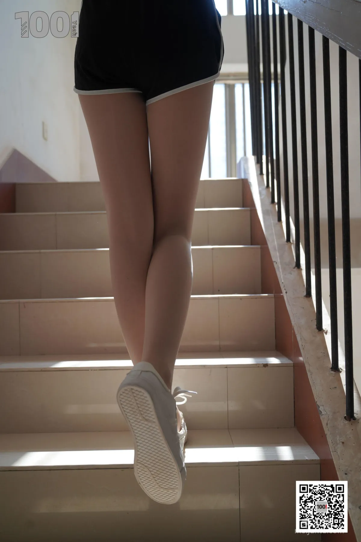 [One Thousand and One Nights] Model: Xi Gua, Embracing the Sunlight 1, Flesh-Colored Stockings and Beautiful Legs Photo Set photo 2