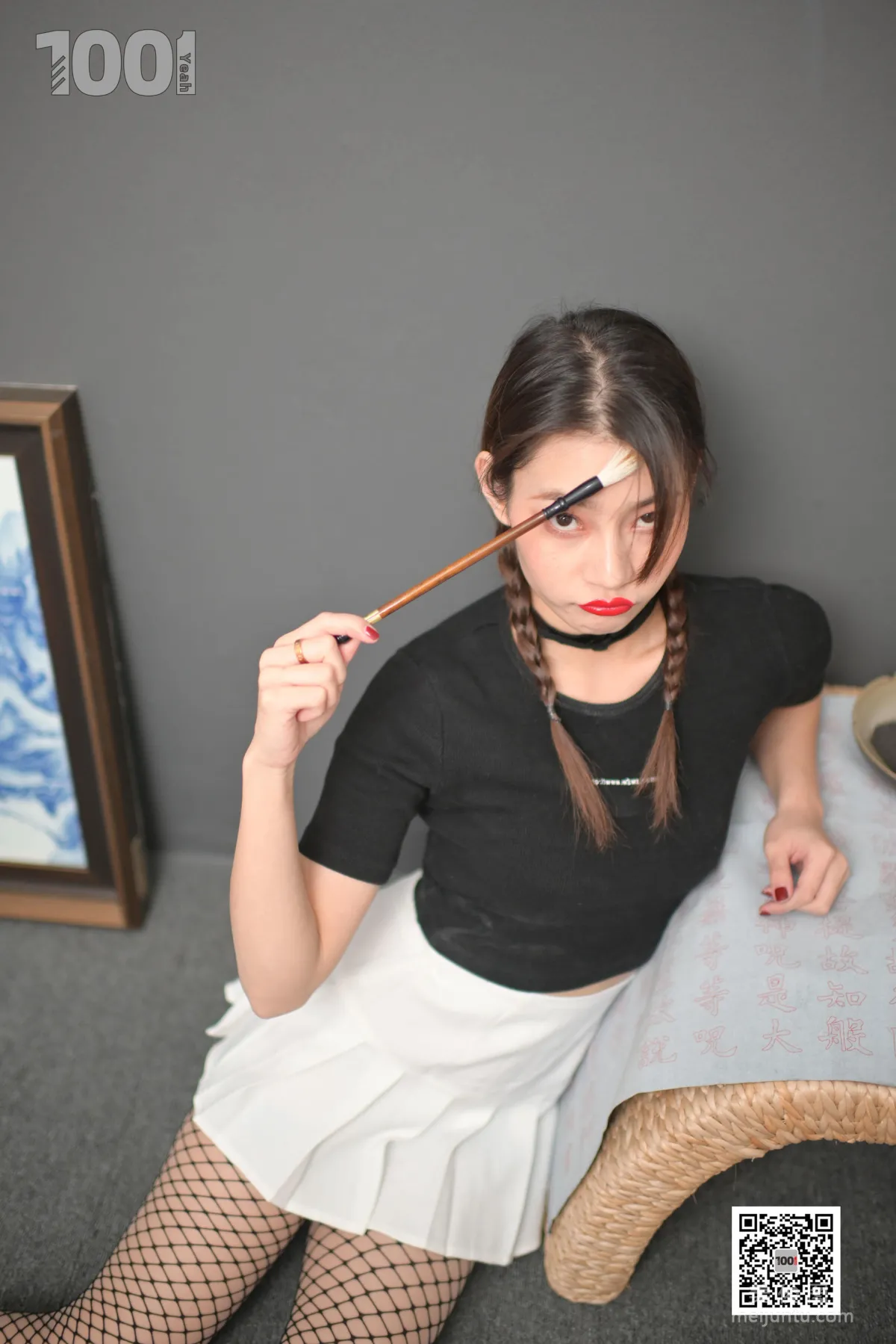 [One Thousand and One Nights] Model: Zhen Zhen Imprisoned at Home Practicing Calligraphy 2, Fishnet Stockings and Beautiful Feet Photo Set photo 60