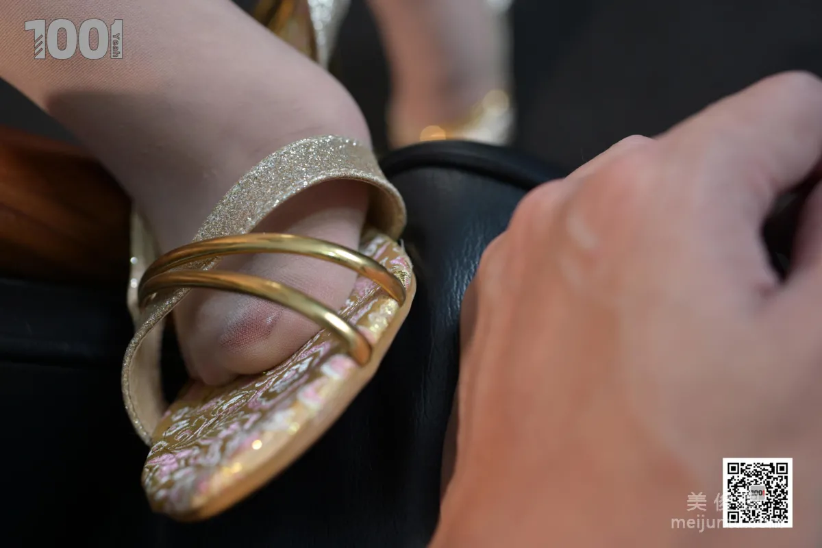 [One Thousand and One Nights] Model: Xi Gua 《Workplace Newbie Interview 4》 Shredded Silk Stockings Beautiful Feet Photo Set photo 4
