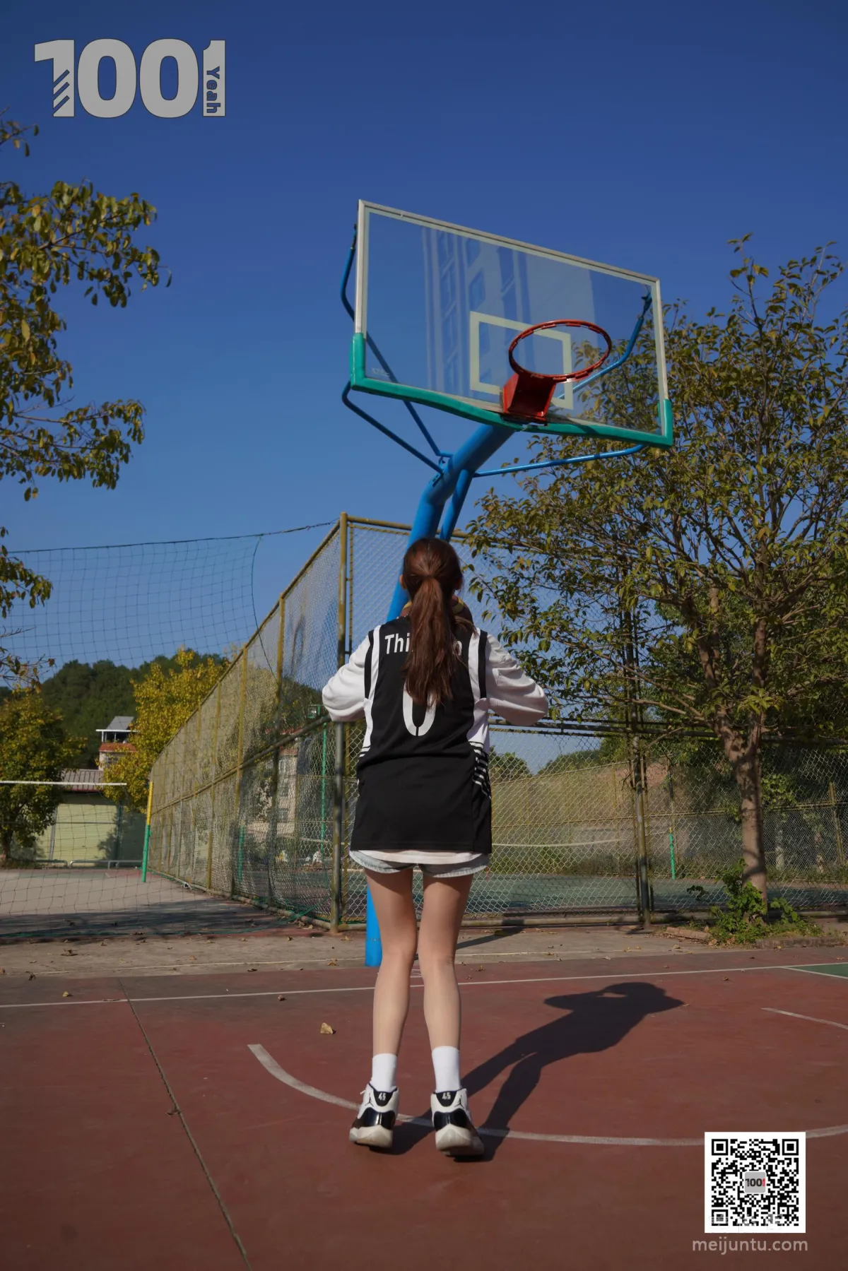 [IESS One Thousand and One Nights] Model: Cao Mei 'Playing Basketball with Girlfriend 3' Stockings and Beautiful Feet Photo Set photo 70
