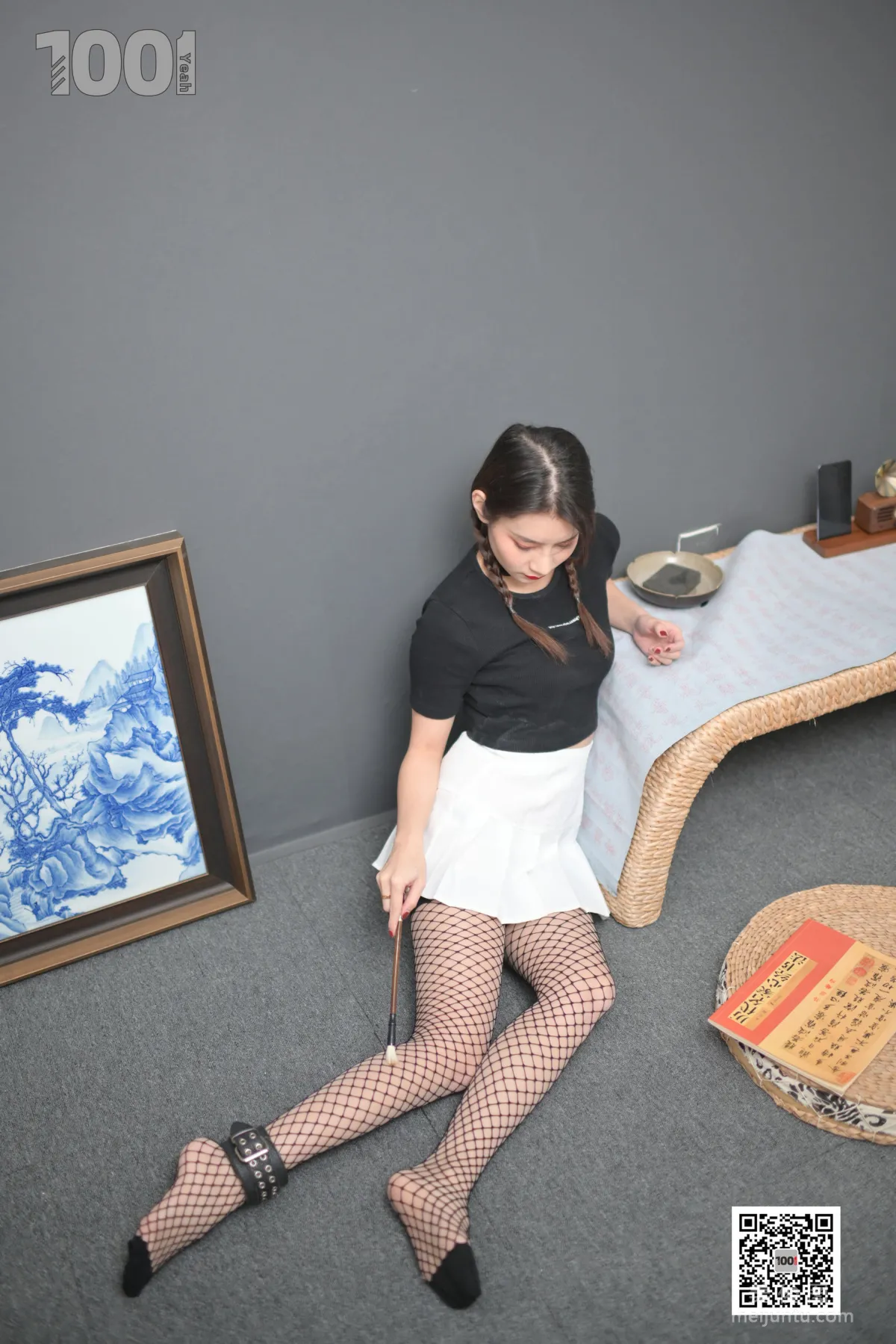 [One Thousand and One Nights] Model: Zhen Zhen Imprisoned at Home Practicing Calligraphy 2, Fishnet Stockings and Beautiful Feet Photo Set photo 64