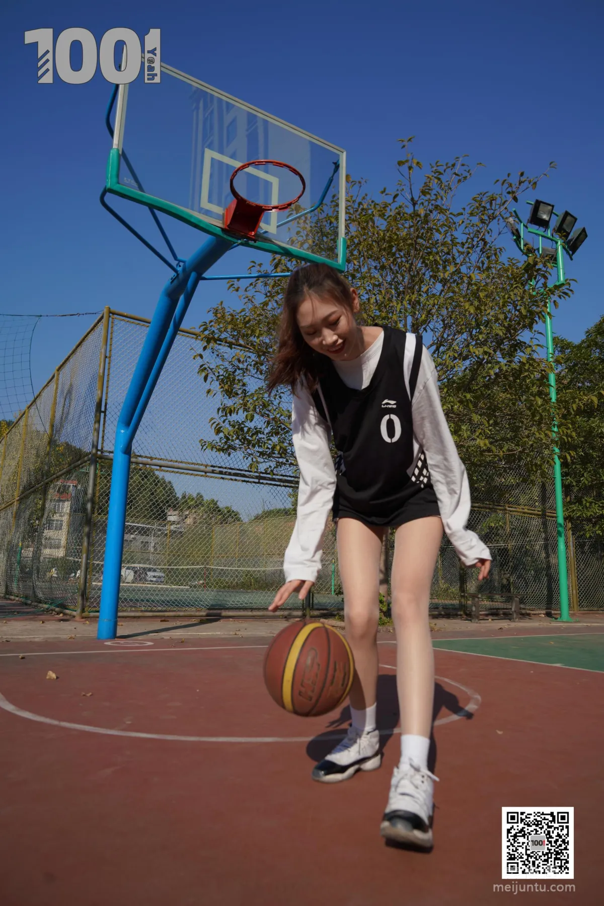[IESS One Thousand and One Nights] Model: Cao Mei 'Playing Basketball with Girlfriend 3' Stockings and Beautiful Feet Photo Set photo 64