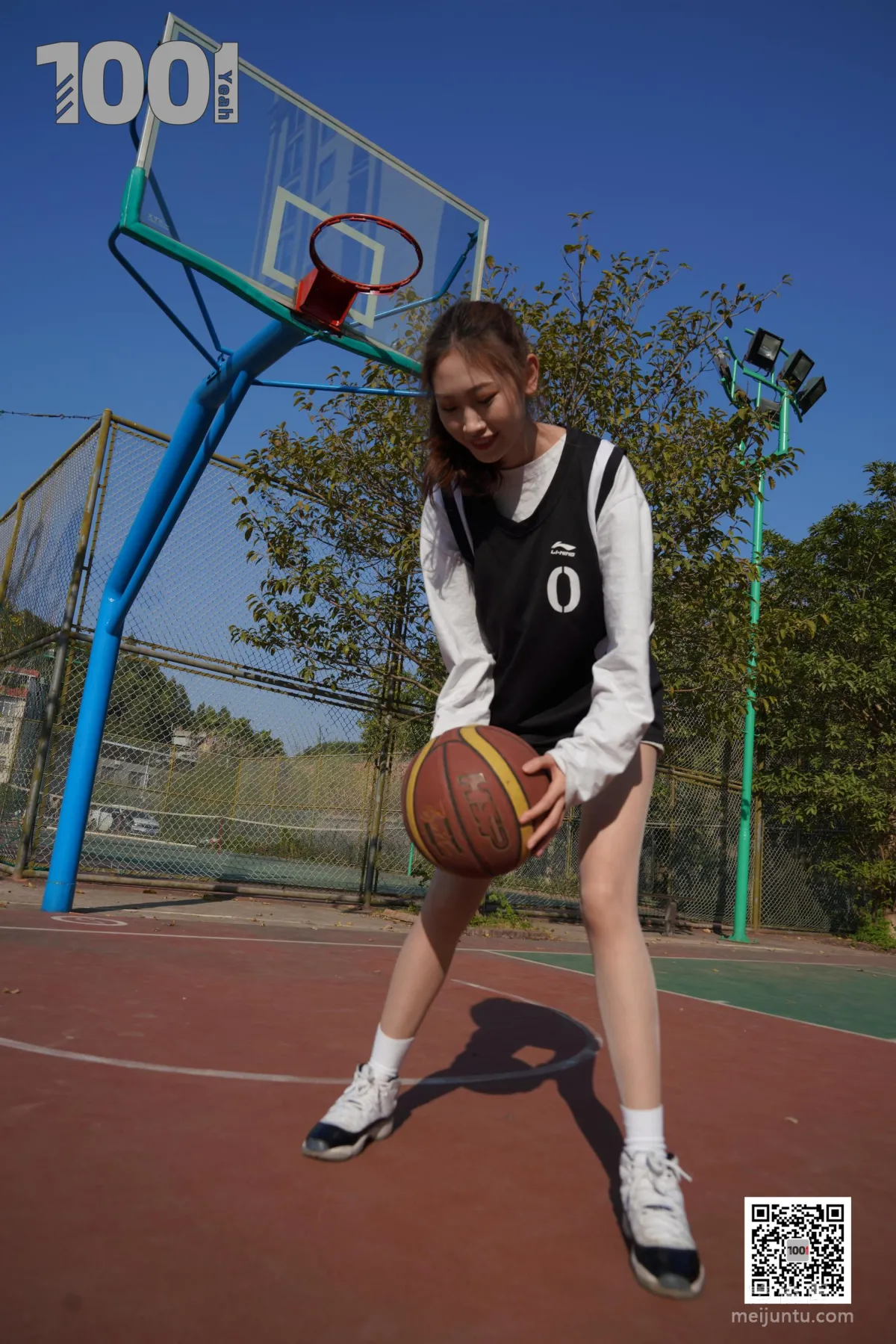 [IESS One Thousand and One Nights] Model: Cao Mei 'Playing Basketball with Girlfriend 3' Stockings and Beautiful Feet Photo Set photo 61