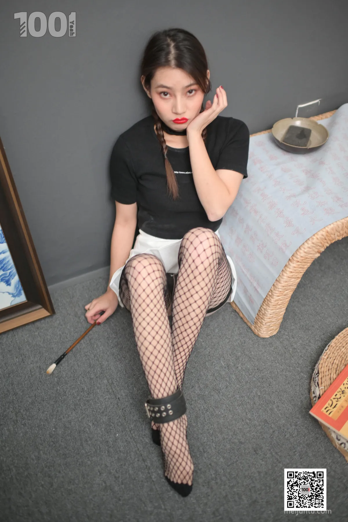 [One Thousand and One Nights] Model: Zhen Zhen Imprisoned at Home Practicing Calligraphy 2, Fishnet Stockings and Beautiful Feet Photo Set photo 71