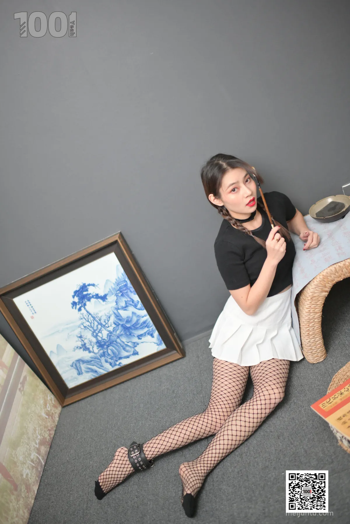 [One Thousand and One Nights] Model: Zhen Zhen Imprisoned at Home Practicing Calligraphy 2, Fishnet Stockings and Beautiful Feet Photo Set photo 57