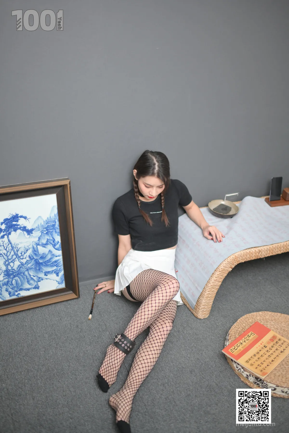 [One Thousand and One Nights] Model: Zhen Zhen Imprisoned at Home Practicing Calligraphy 2, Fishnet Stockings and Beautiful Feet Photo Set photo 65