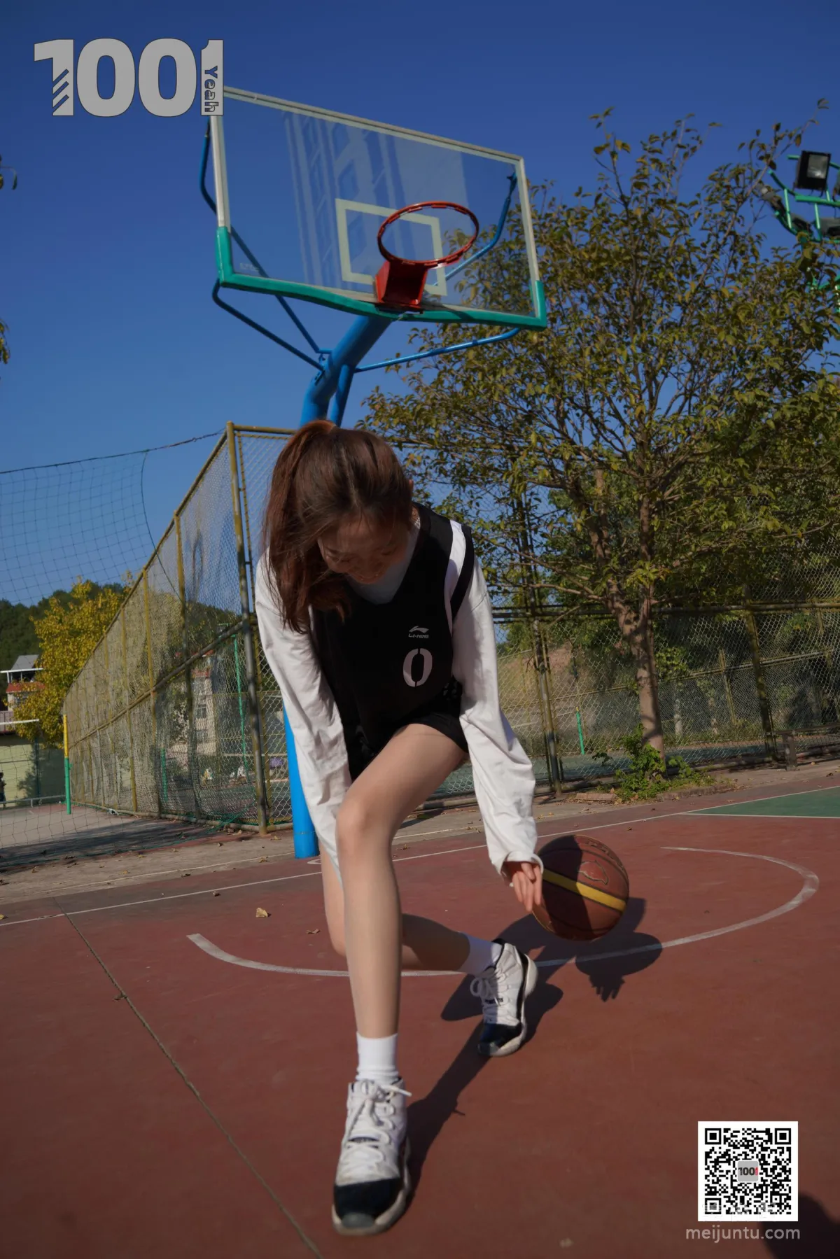 [IESS One Thousand and One Nights] Model: Cao Mei 'Playing Basketball with Girlfriend 3' Stockings and Beautiful Feet Photo Set photo 47