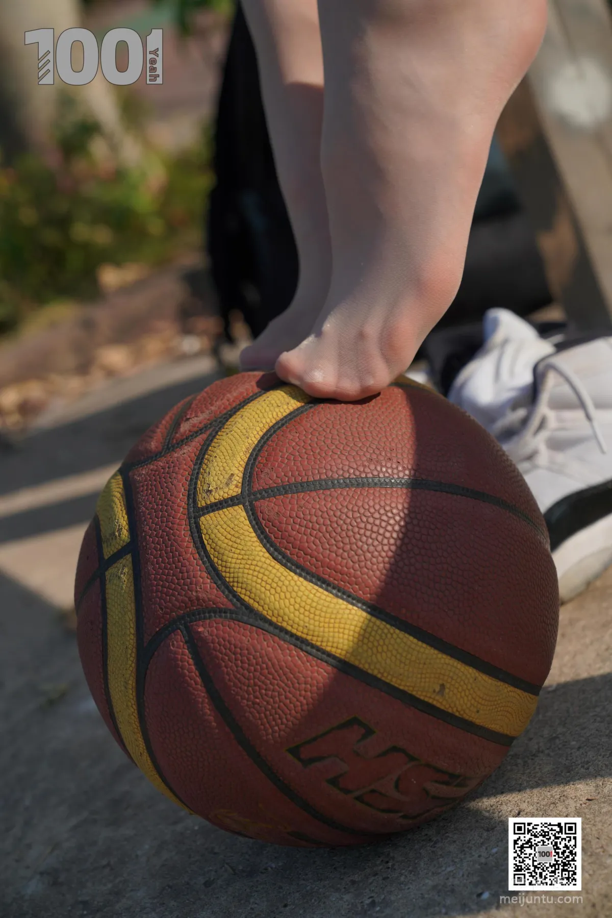 [One Thousand and One Nights] Model: Cao Mei, Accompanying Girlfriend to Play Basketball 4 Beautiful Feet and Silk Stockings Photo Set photo 47