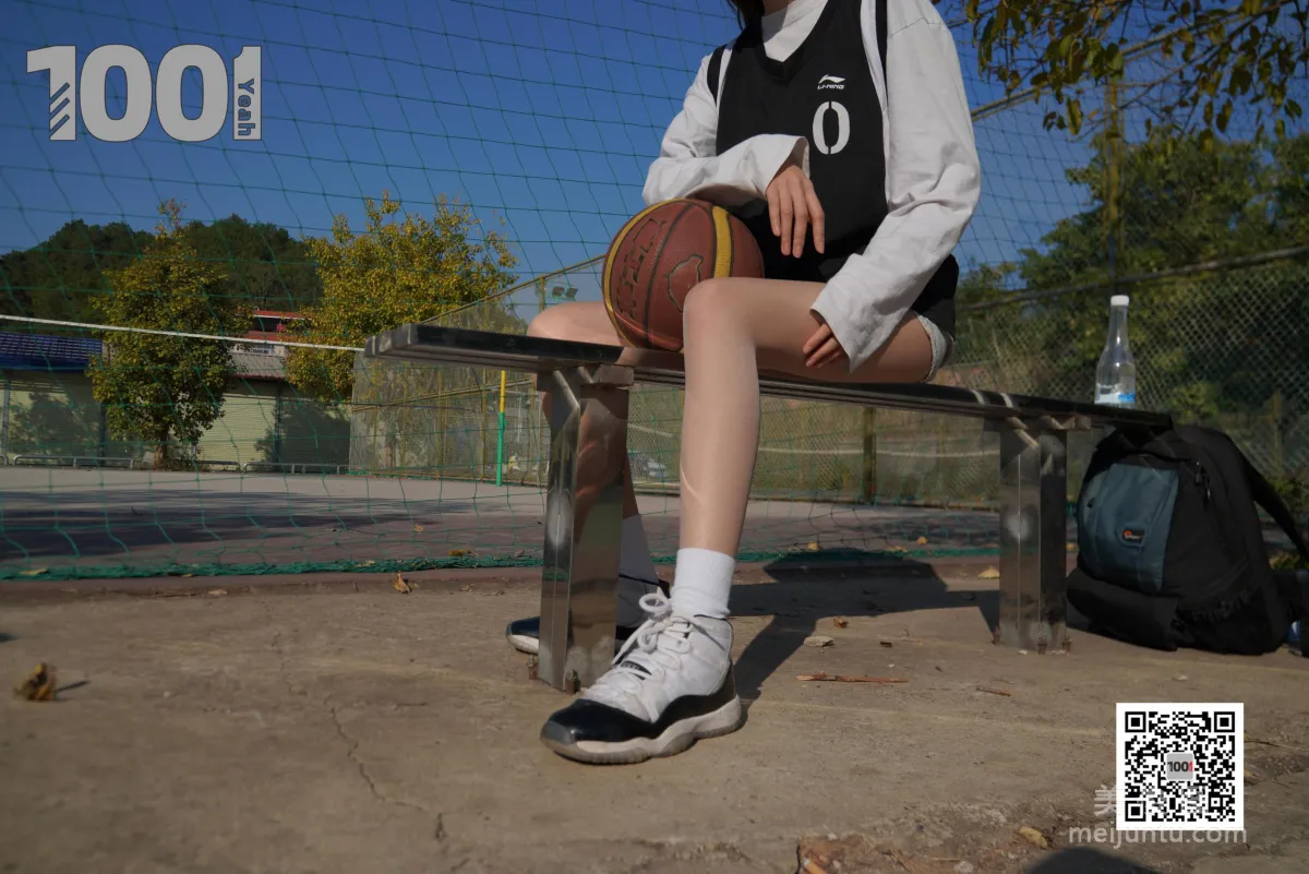 [IESS One Thousand and One Nights] Model: Cao Mei 'Playing Basketball with Girlfriend 3' Stockings and Beautiful Feet Photo Set photo 85