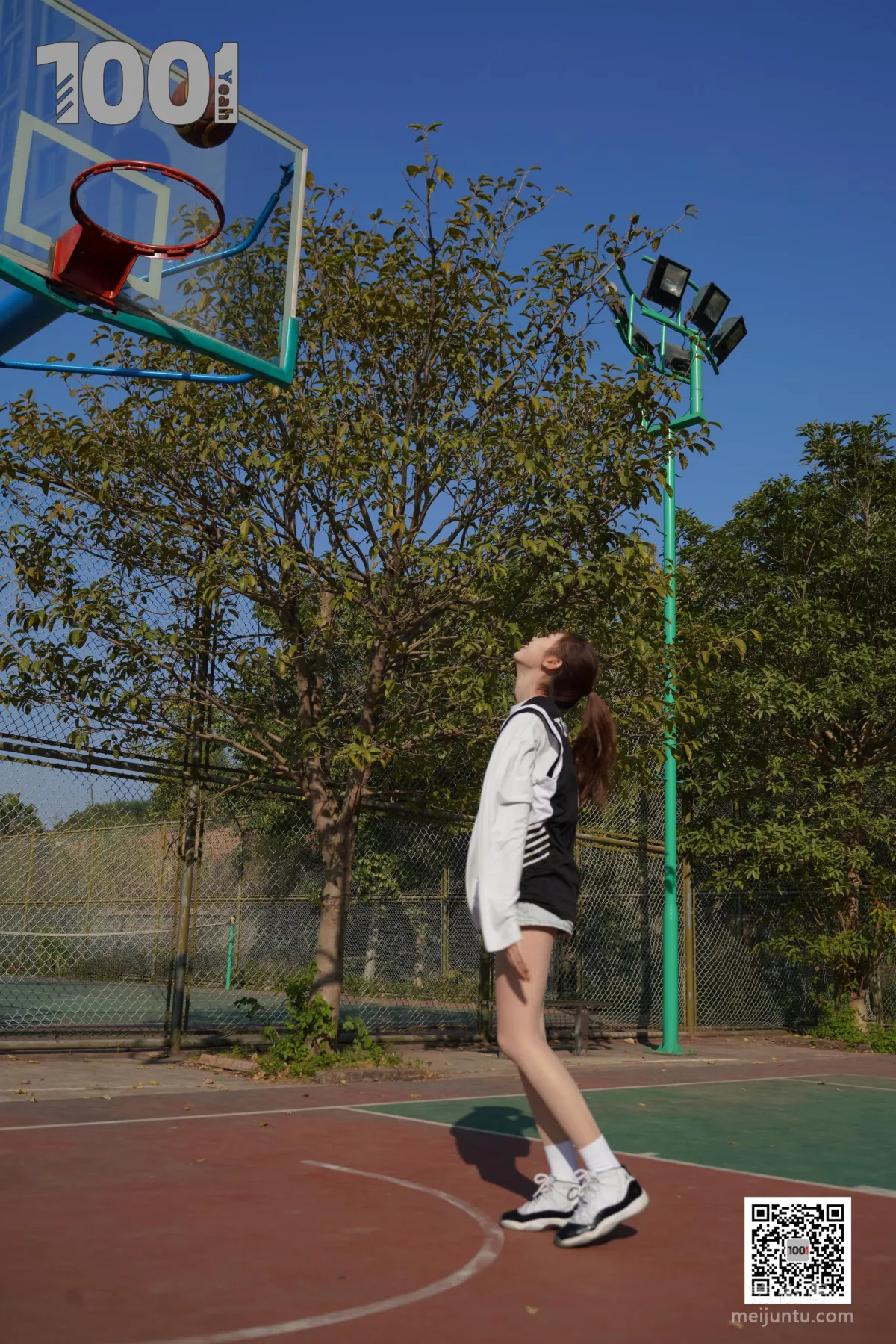 [IESS One Thousand and One Nights] Model: Cao Mei 'Playing Basketball with Girlfriend 3' Stockings and Beautiful Feet Photo Set photo 76