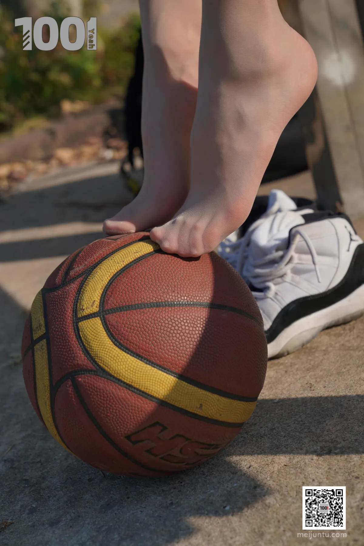[One Thousand and One Nights] Model: Cao Mei, Accompanying Girlfriend to Play Basketball 4 Beautiful Feet and Silk Stockings Photo Set photo 49