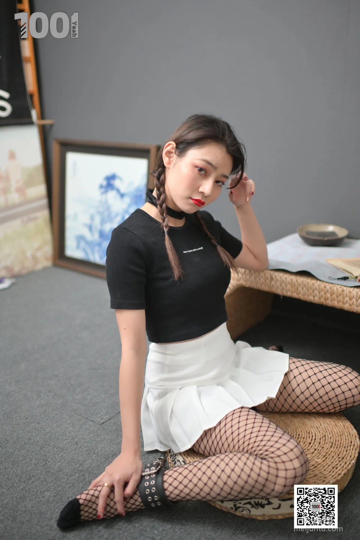 [One Thousand and One Nights] Model: Zhen Zhen Imprisoned at Home Practicing Calligraphy 2, Fishnet Stockings and Beautiful Feet Photo Set photo 72