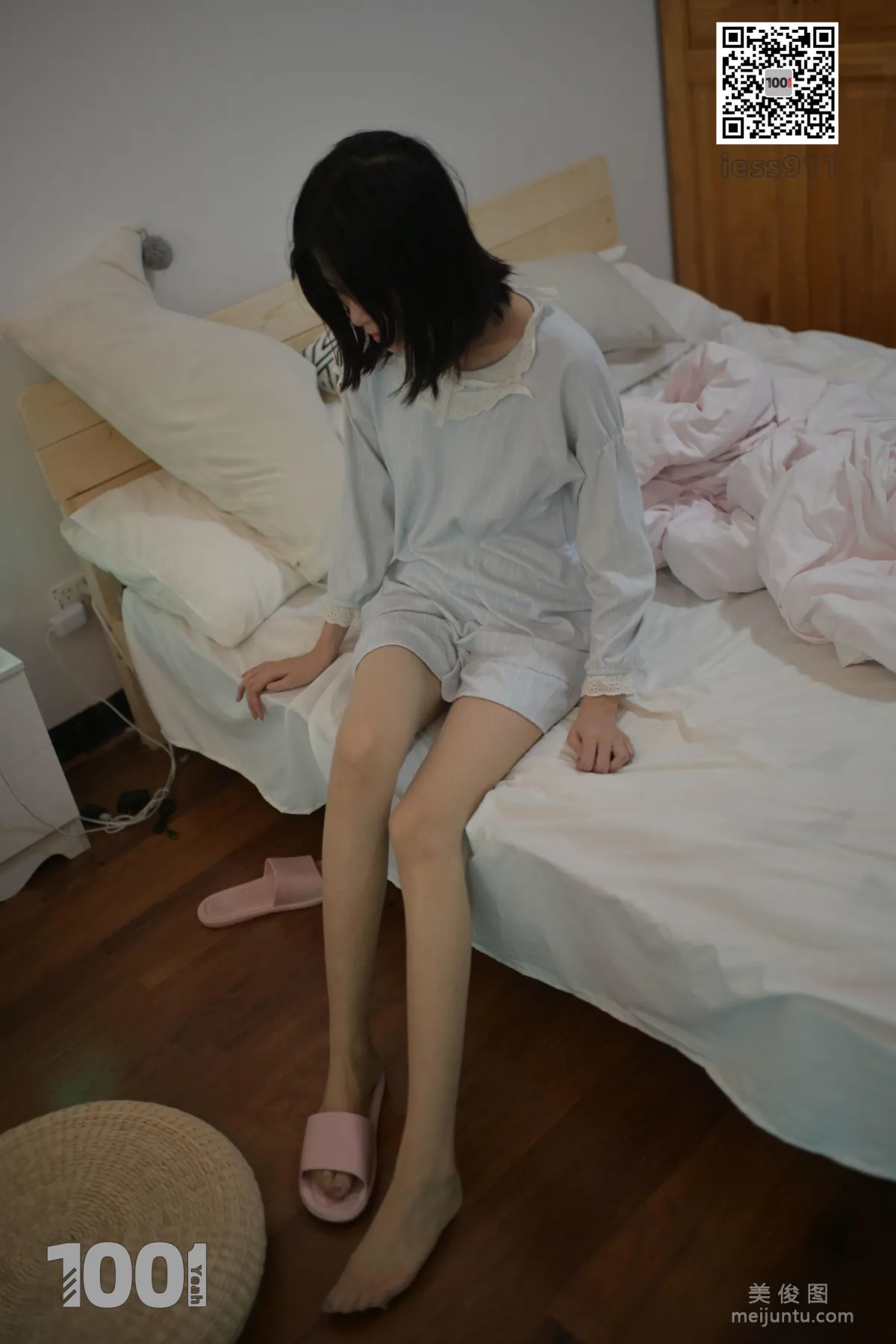 [IESS一千零一夜] 《网络女主播的私生活1》 丝足写真集10