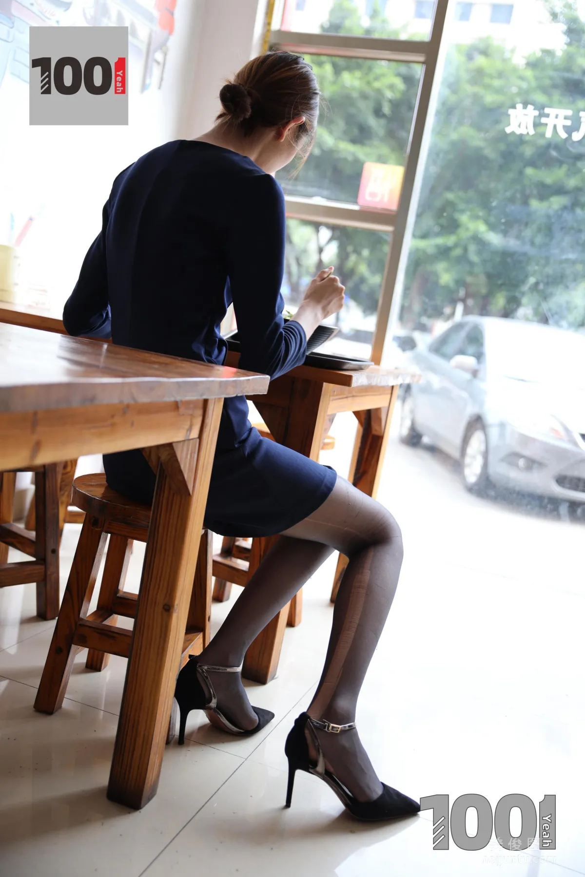 [IESS One Thousand and One Nights] Model: Cao Mei, Salesperson's Lunch Break 2, Black Stockings Uniform and Beautiful Legs Photo Set photo 25