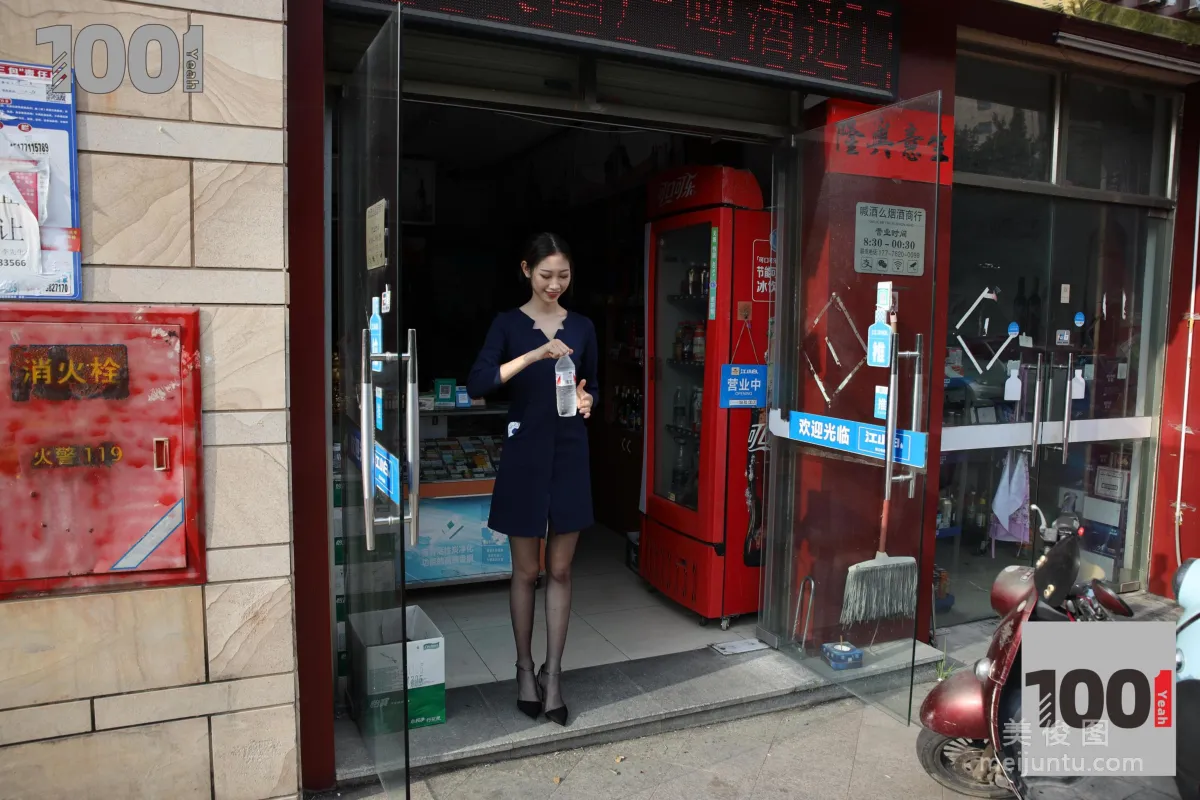 [One Thousand and One Nights] Cao Mei Salesperson's Lunch Break 3 Black Stockings and Beautiful Feet Photo Set photo 94