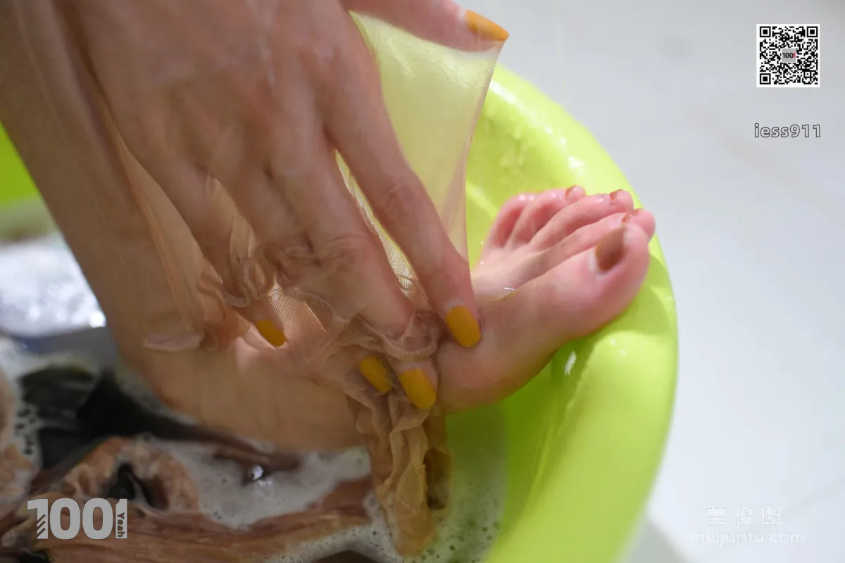 [One Thousand and One Nights] Country Cousin 1 Beautiful Feet and Silk Stockings Photo Set photo 39