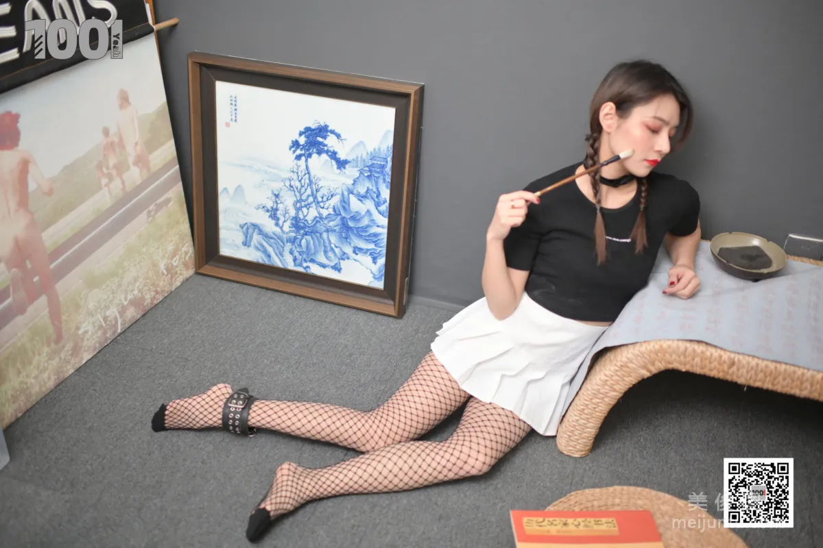 [One Thousand and One Nights] Model: Zhen Zhen Imprisoned at Home Practicing Calligraphy 2, Fishnet Stockings and Beautiful Feet Photo Set photo 59
