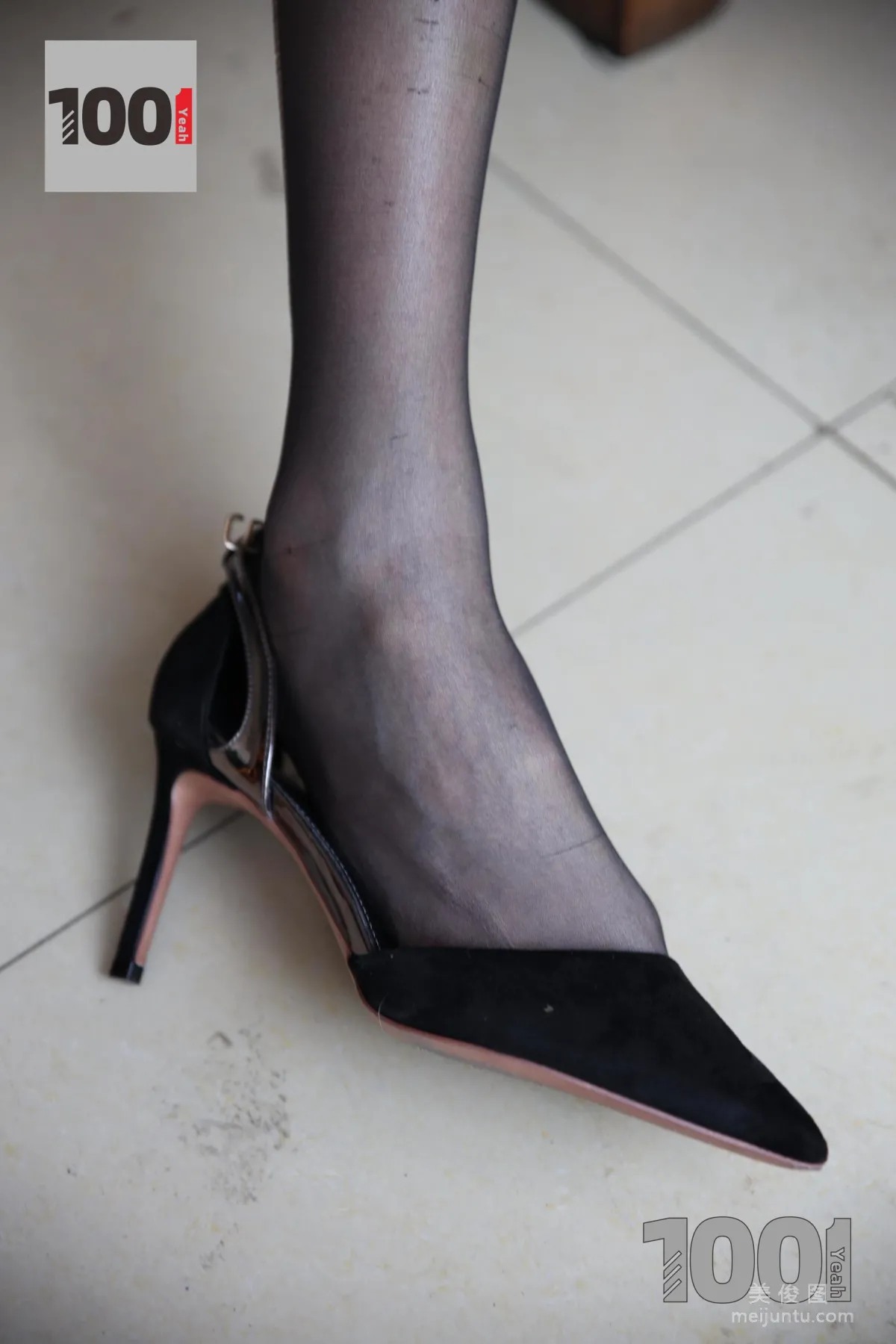 [One Thousand and One Nights] Cao Mei Salesperson's Lunch Break 3 Black Stockings and Beautiful Feet Photo Set photo 18