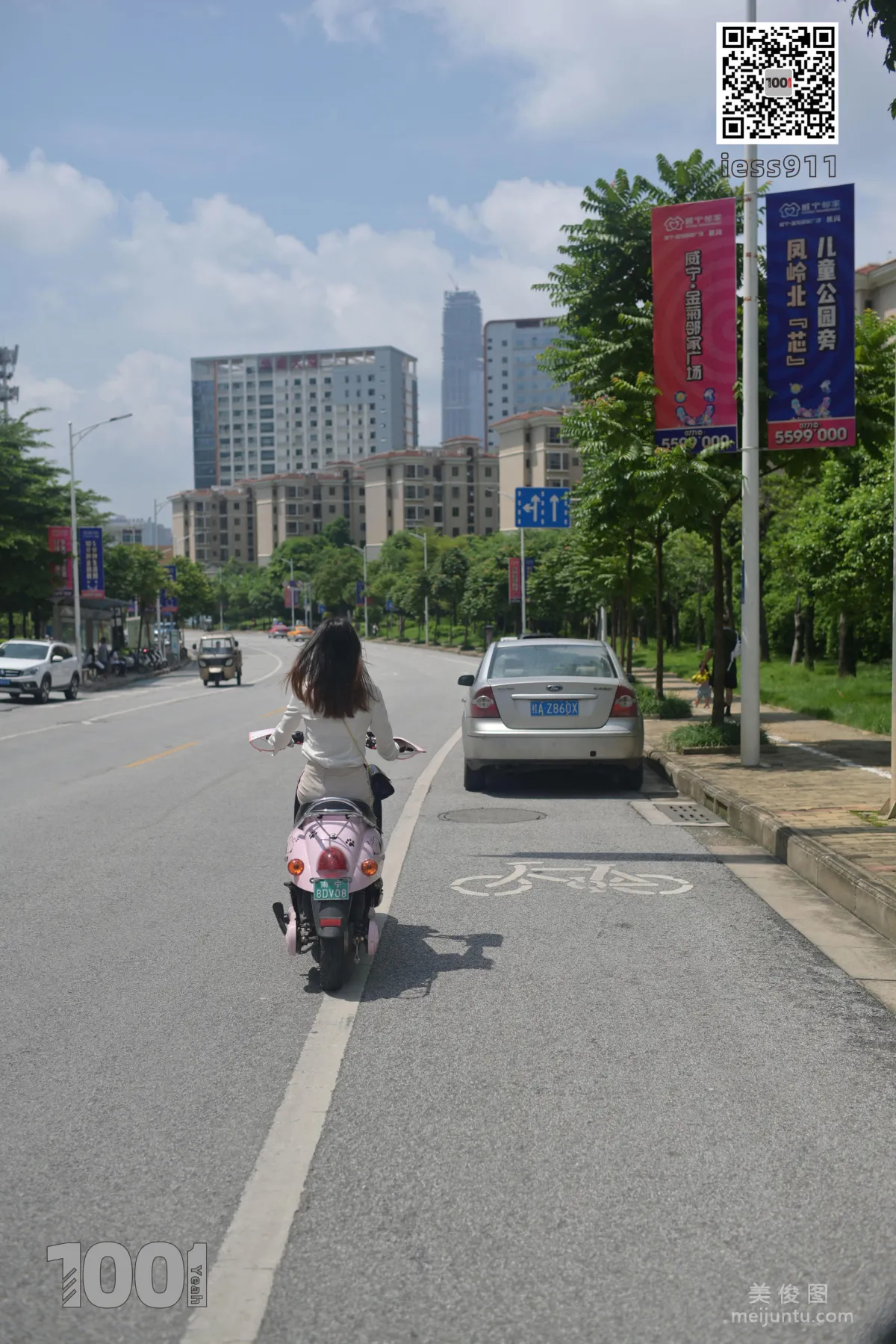 [IESS一千零一夜] 《骑电瓶车1》 街拍美腿写真集52
