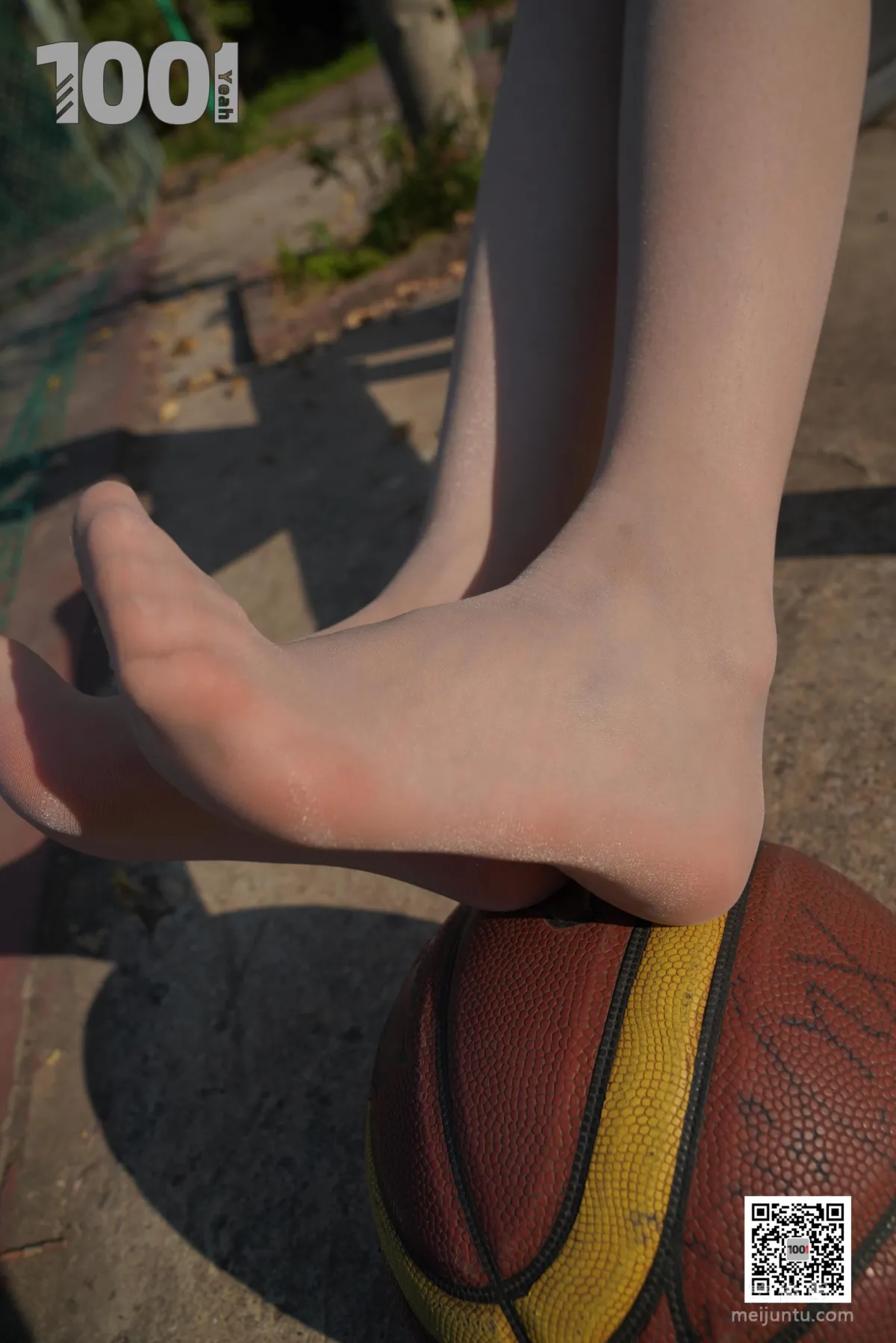 [One Thousand and One Nights] Model: Cao Mei, Accompanying Girlfriend to Play Basketball 4 Beautiful Feet and Silk Stockings Photo Set photo 65