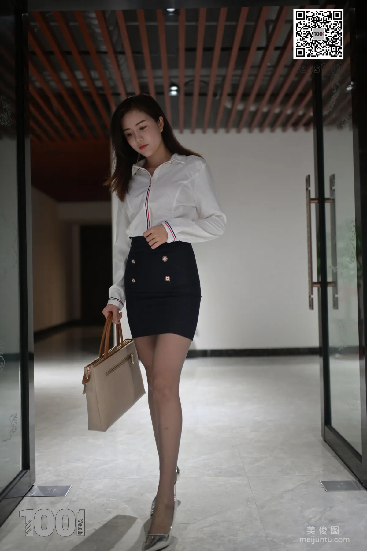 [IESS一千零一夜] 《OL下班後去健身1》 美腿寫真集 12