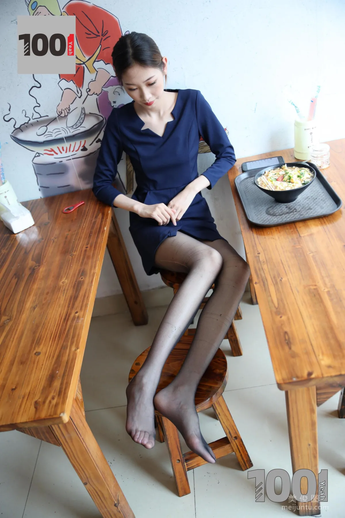 [IESS One Thousand and One Nights] Model: Cao Mei, Salesperson's Lunch Break 2, Black Stockings Uniform and Beautiful Legs Photo Set photo 23