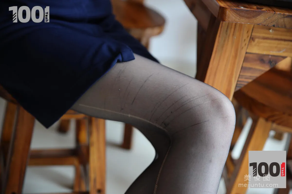 [IESS One Thousand and One Nights] Model: Cao Mei, Salesperson's Lunch Break 2, Black Stockings Uniform and Beautiful Legs Photo Set photo 39