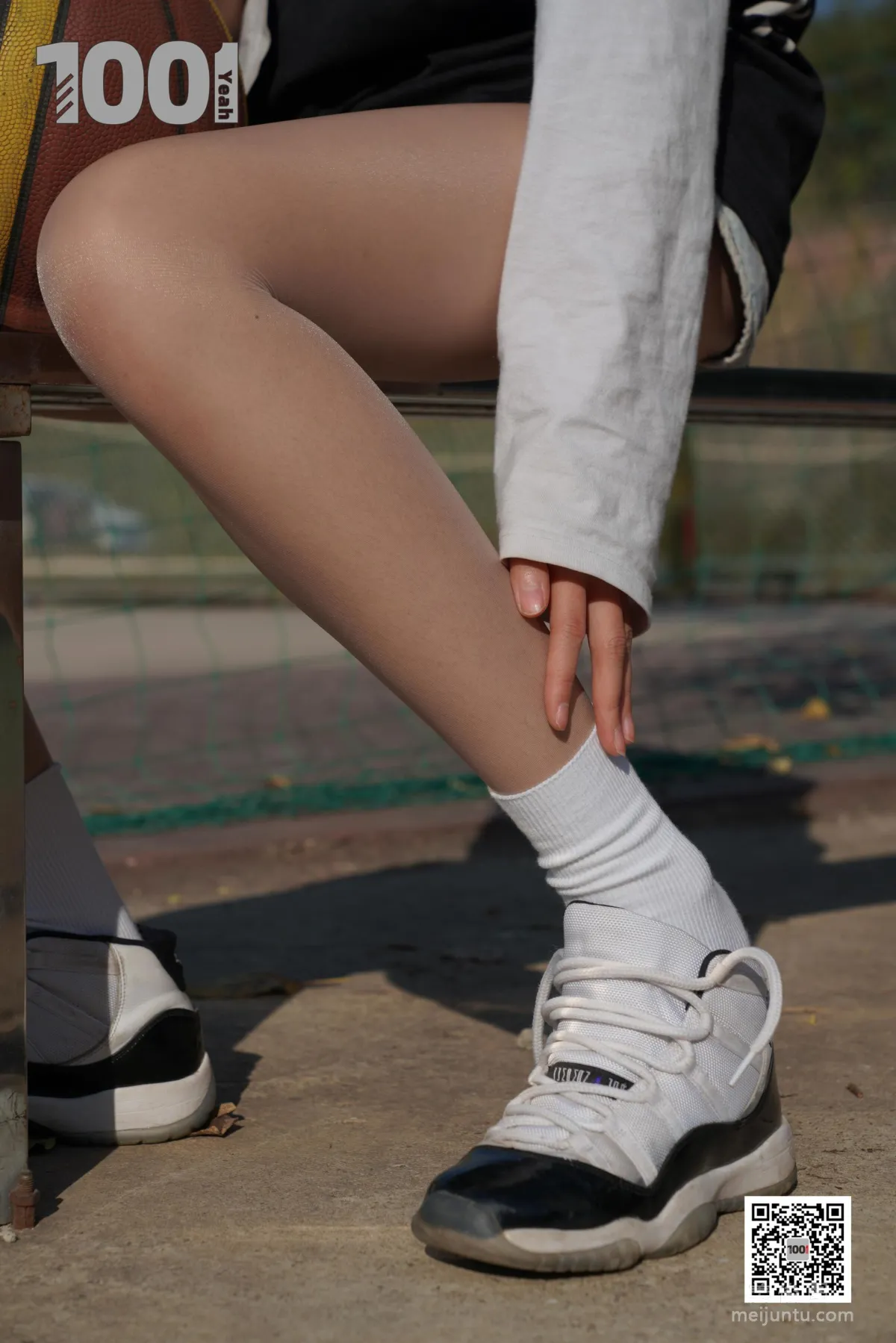 [IESS One Thousand and One Nights] Model: Cao Mei 'Playing Basketball with Girlfriend 3' Stockings and Beautiful Feet Photo Set photo 92
