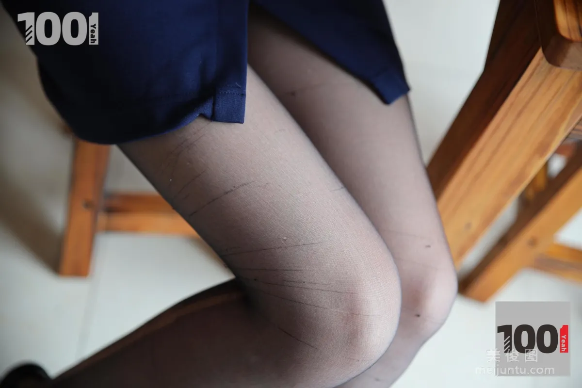 [IESS One Thousand and One Nights] Model: Cao Mei, Salesperson's Lunch Break 2, Black Stockings Uniform and Beautiful Legs Photo Set photo 31