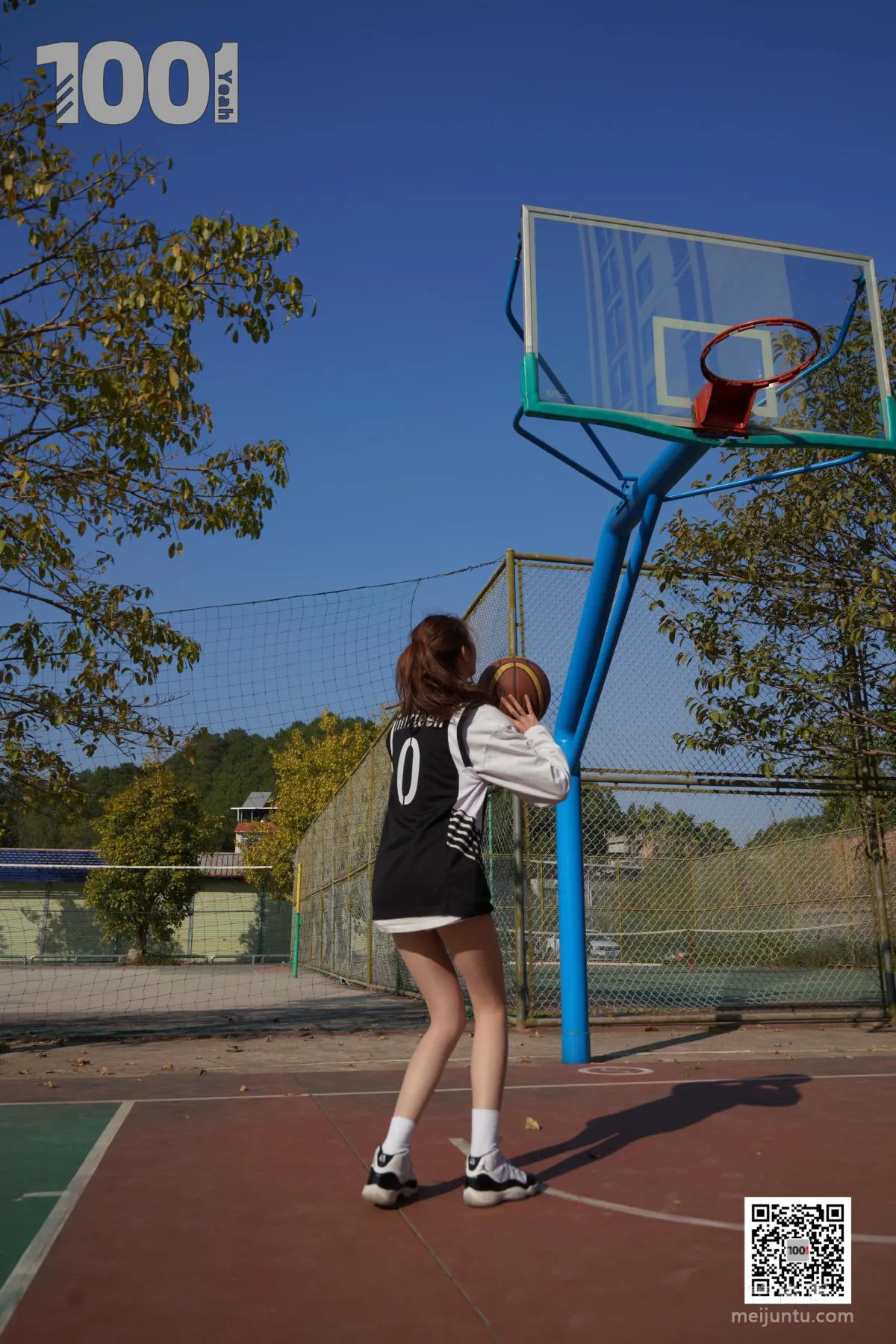 [IESS One Thousand and One Nights] Model: Cao Mei 'Playing Basketball with Girlfriend 3' Stockings and Beautiful Feet Photo Set photo 34