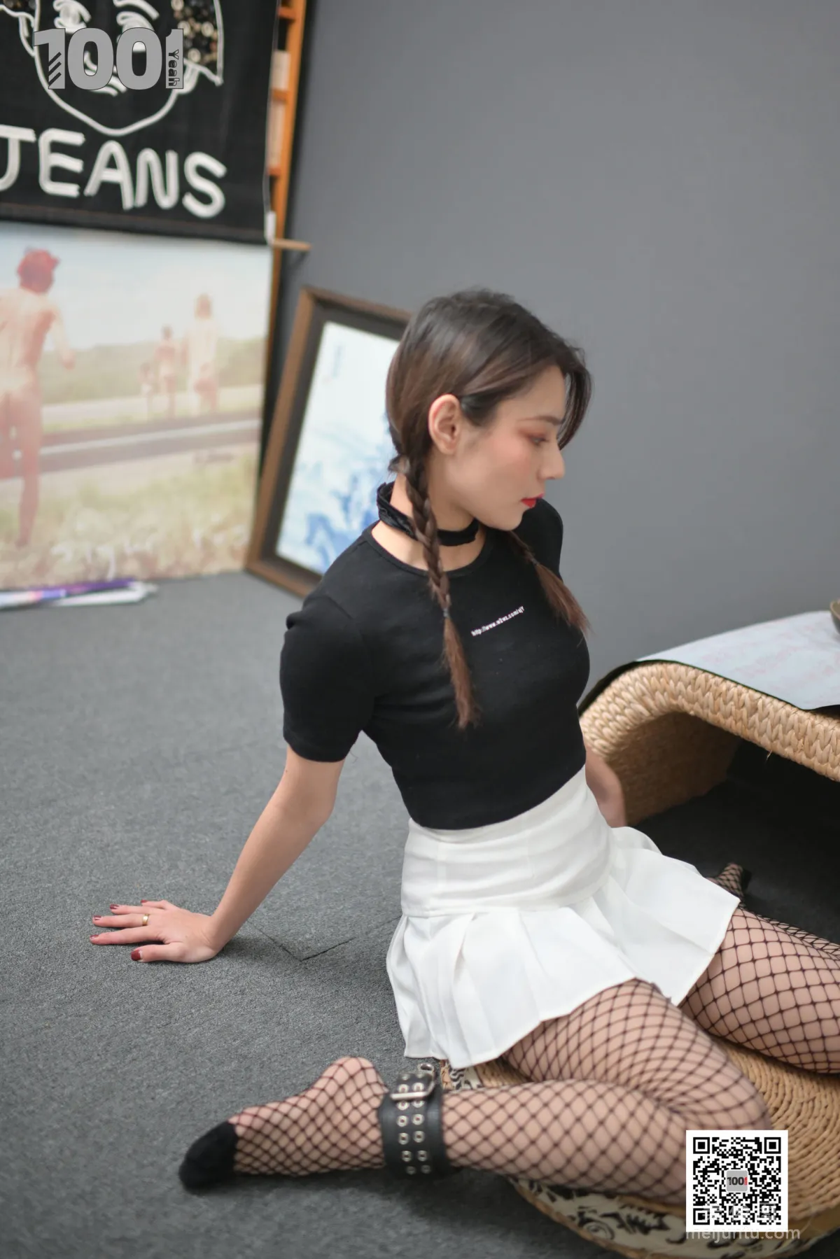[One Thousand and One Nights] Model: Zhen Zhen Imprisoned at Home Practicing Calligraphy 2, Fishnet Stockings and Beautiful Feet Photo Set photo 67