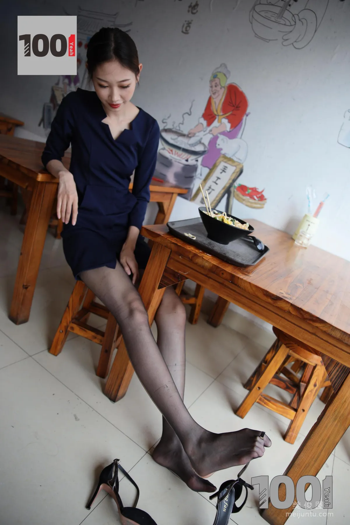 [One Thousand and One Nights] Cao Mei Salesperson's Lunch Break 3 Black Stockings and Beautiful Feet Photo Set photo 36