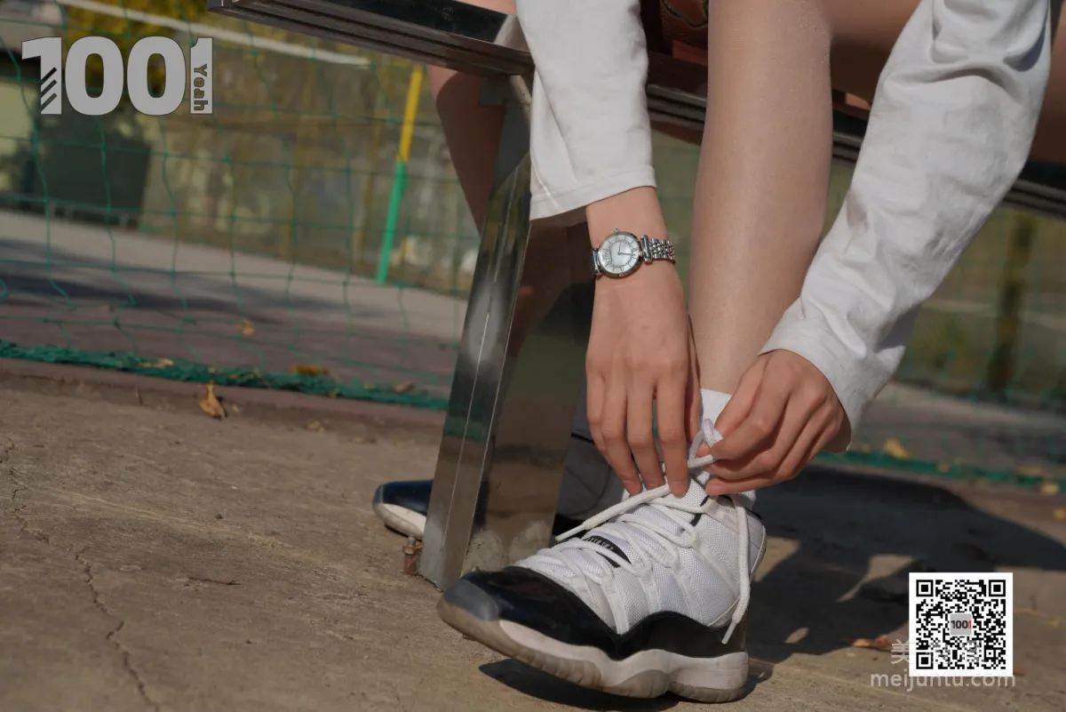 [IESS One Thousand and One Nights] Model: Cao Mei 'Playing Basketball with Girlfriend 3' Stockings and Beautiful Feet Photo Set photo 1