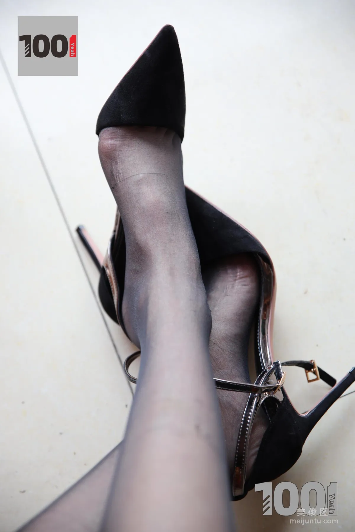 [One Thousand and One Nights] Cao Mei Salesperson's Lunch Break 3 Black Stockings and Beautiful Feet Photo Set photo 26