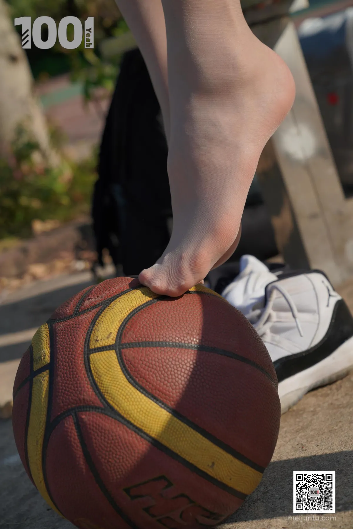[One Thousand and One Nights] Model: Cao Mei, Accompanying Girlfriend to Play Basketball 4 Beautiful Feet and Silk Stockings Photo Set photo 44