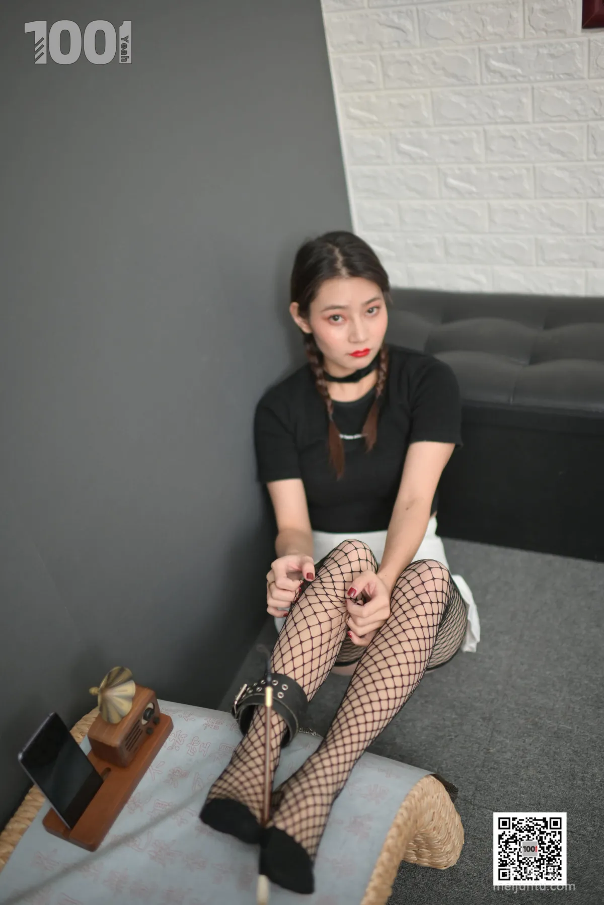 [One Thousand and One Nights] Model: Zhen Zhen Imprisoned at Home Practicing Calligraphy 2, Fishnet Stockings and Beautiful Feet Photo Set photo 29