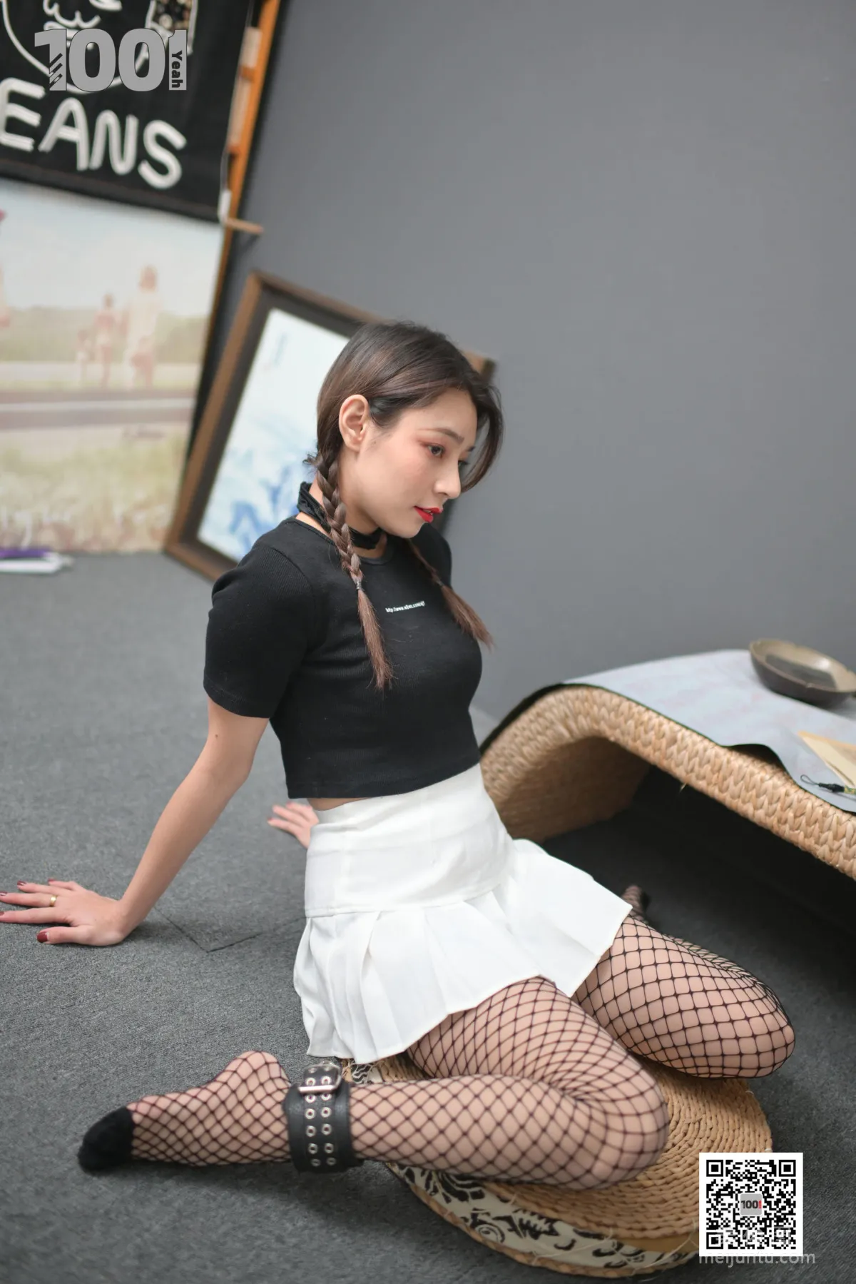 [One Thousand and One Nights] Model: Zhen Zhen Imprisoned at Home Practicing Calligraphy 2, Fishnet Stockings and Beautiful Feet Photo Set photo 56