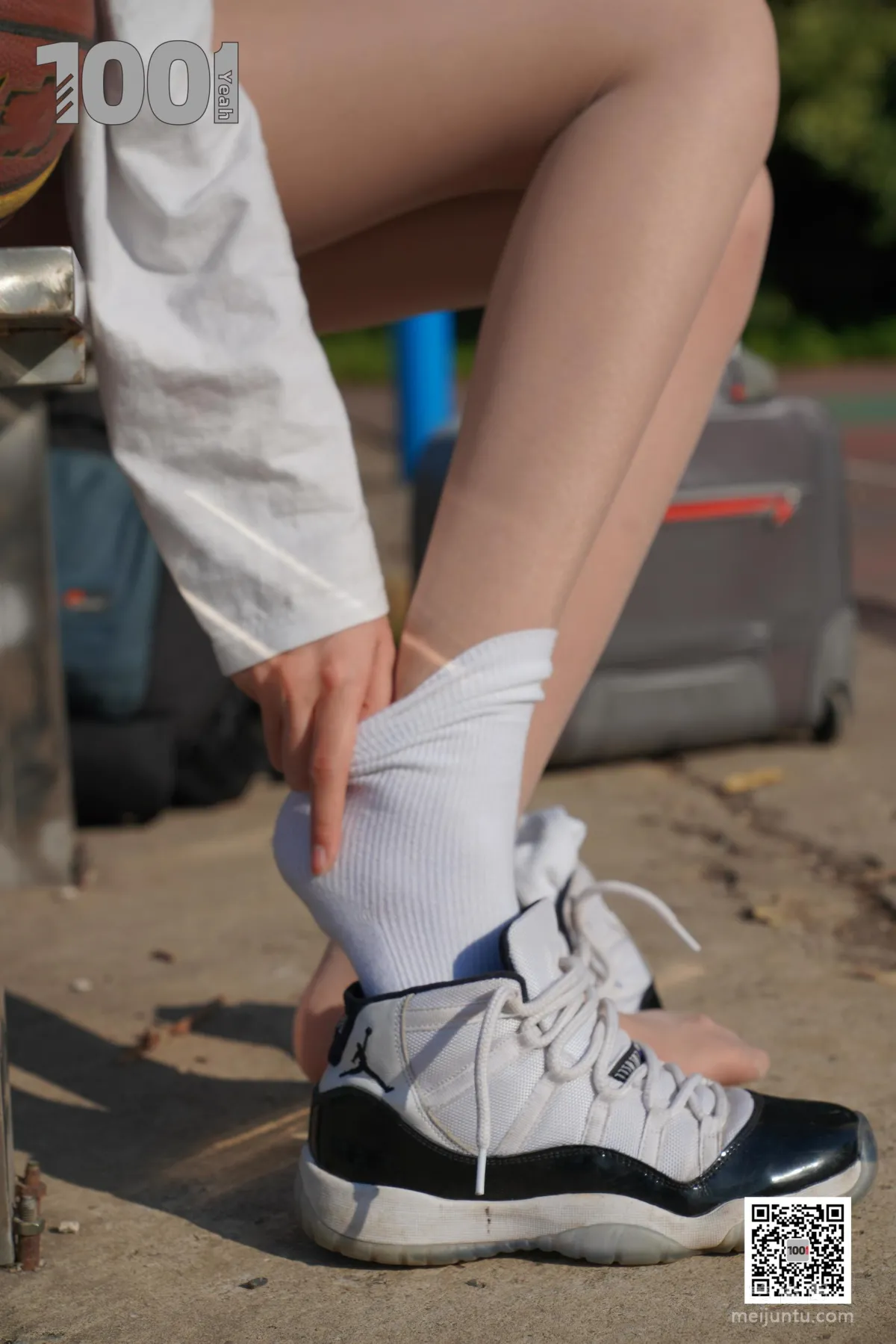 [One Thousand and One Nights] Model: Cao Mei, Accompanying Girlfriend to Play Basketball 4 Beautiful Feet and Silk Stockings Photo Set photo 19