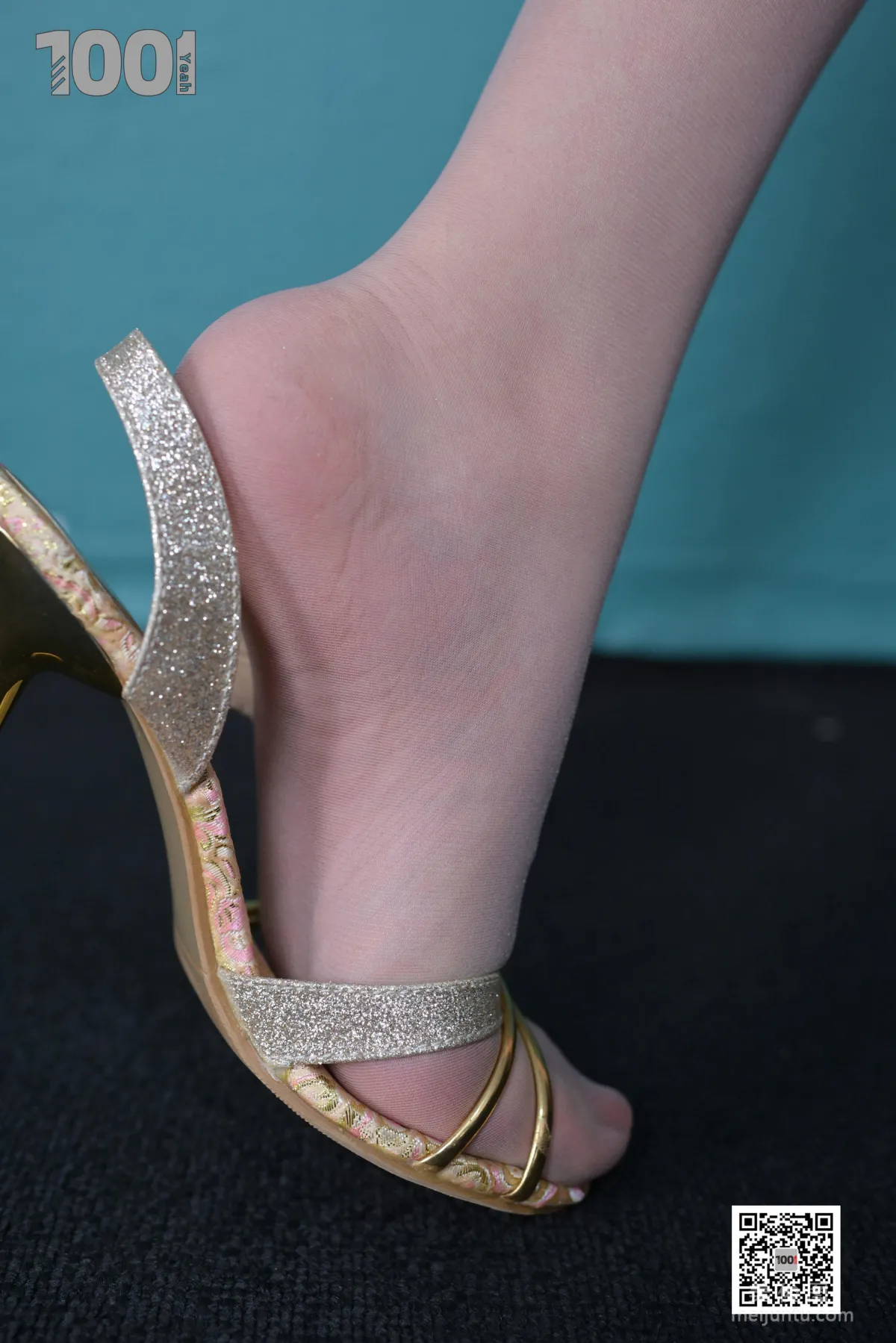 [One Thousand and One Nights] Model: Xi Gua 'Workplace Newbie Interview 3' Meat Stockings High Heels Photo Set photo 5