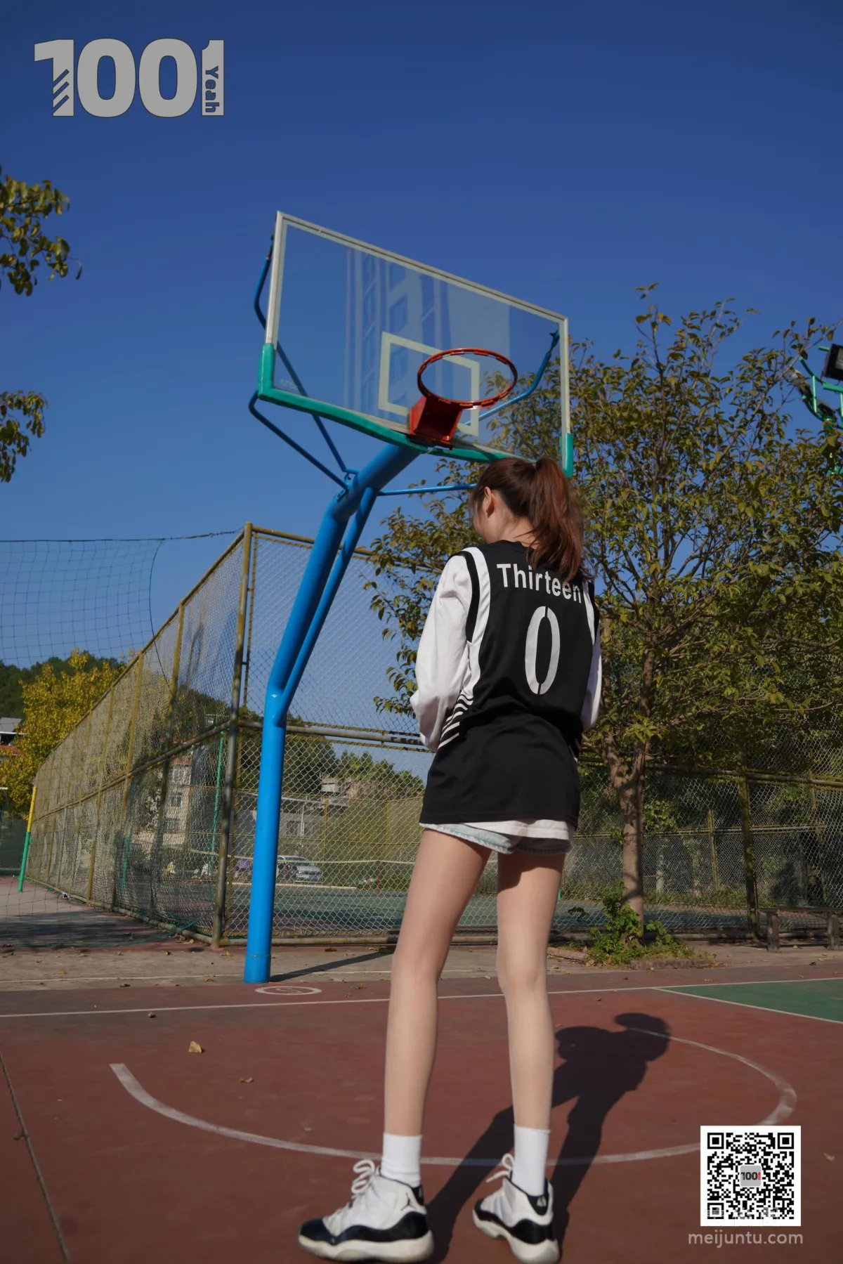 [IESS One Thousand and One Nights] Model: Cao Mei 'Playing Basketball with Girlfriend 3' Stockings and Beautiful Feet Photo Set photo 66