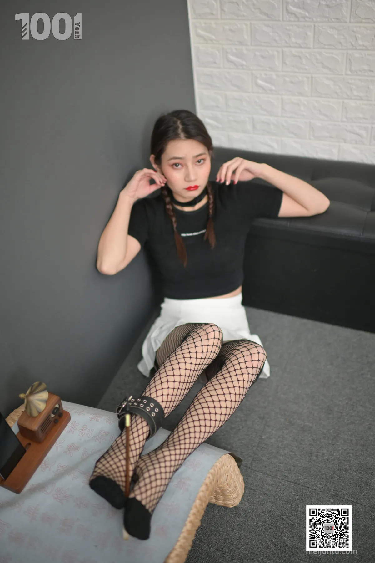 [One Thousand and One Nights] Model: Zhen Zhen Imprisoned at Home Practicing Calligraphy 2, Fishnet Stockings and Beautiful Feet Photo Set photo 26