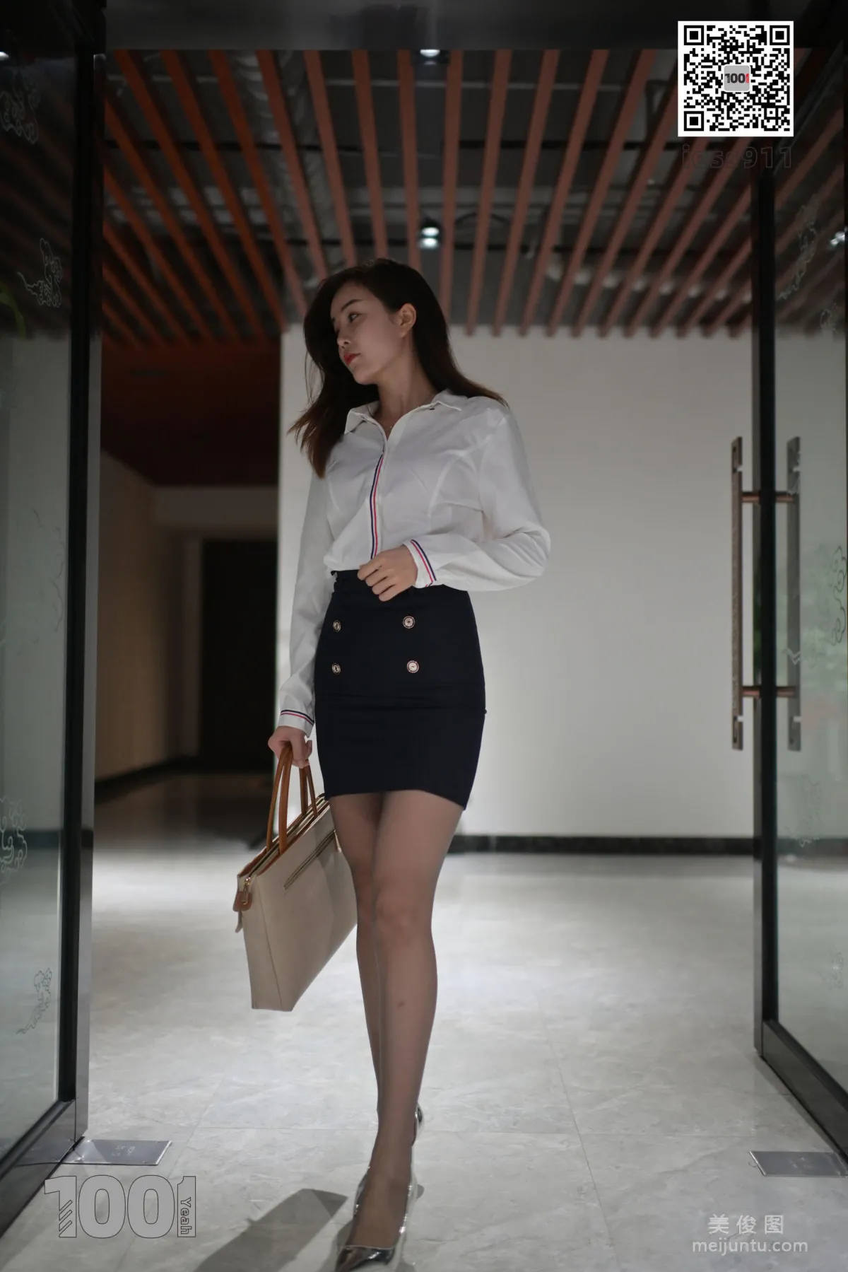 [IESS一千零一夜] 《OL下班後去健身1》 美腿寫真集 23