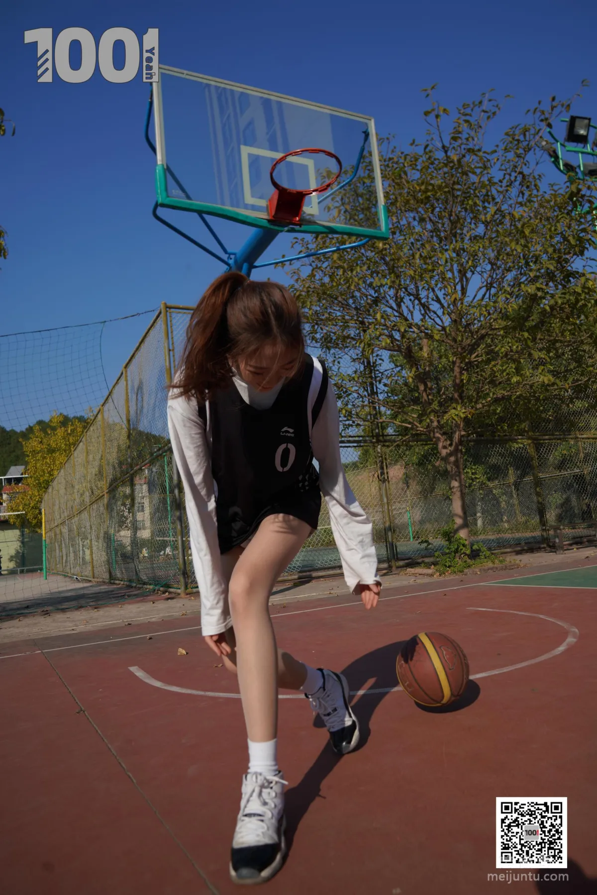 [IESS One Thousand and One Nights] Model: Cao Mei 'Playing Basketball with Girlfriend 3' Stockings and Beautiful Feet Photo Set photo 48