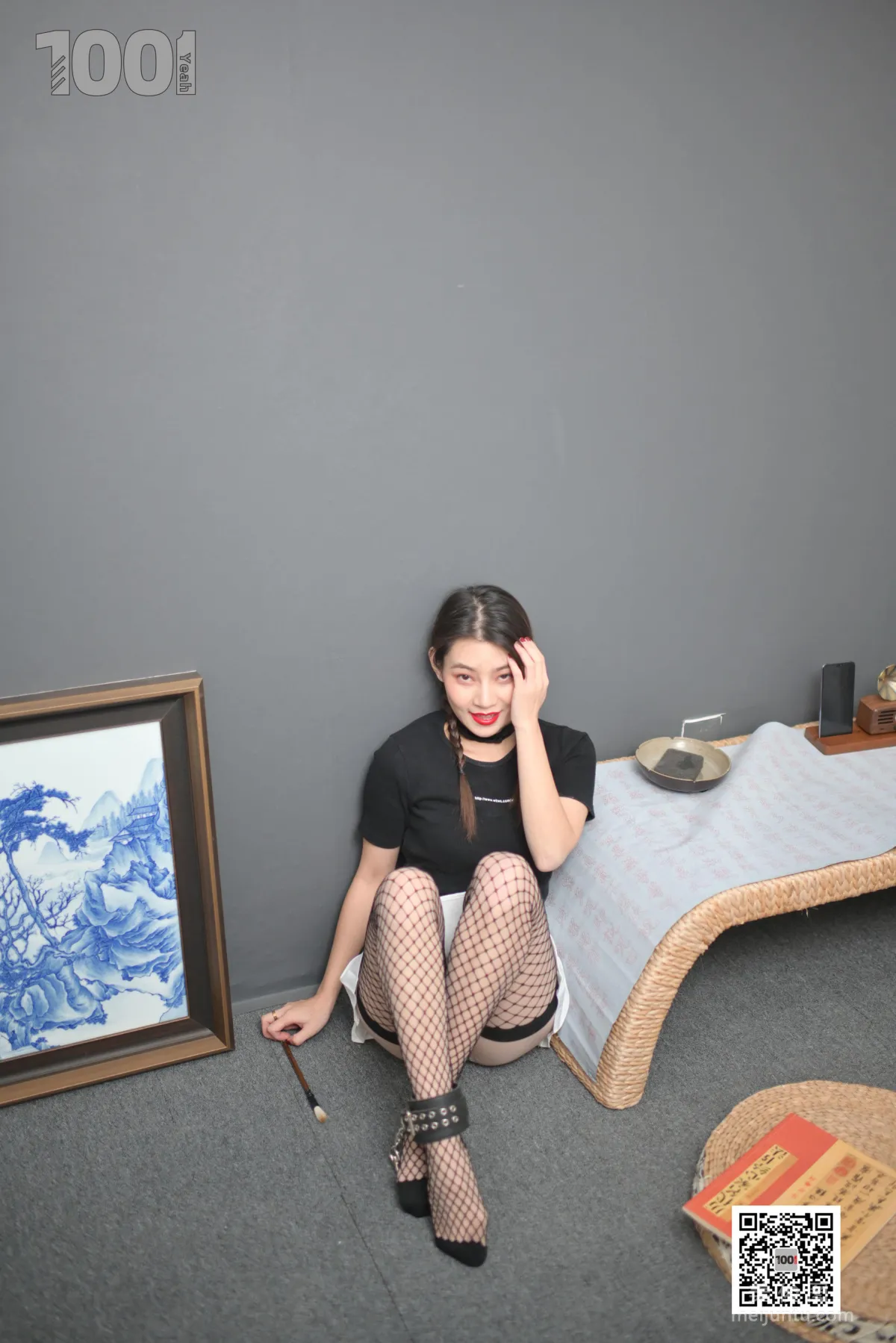[One Thousand and One Nights] Model: Zhen Zhen Imprisoned at Home Practicing Calligraphy 2, Fishnet Stockings and Beautiful Feet Photo Set photo 68