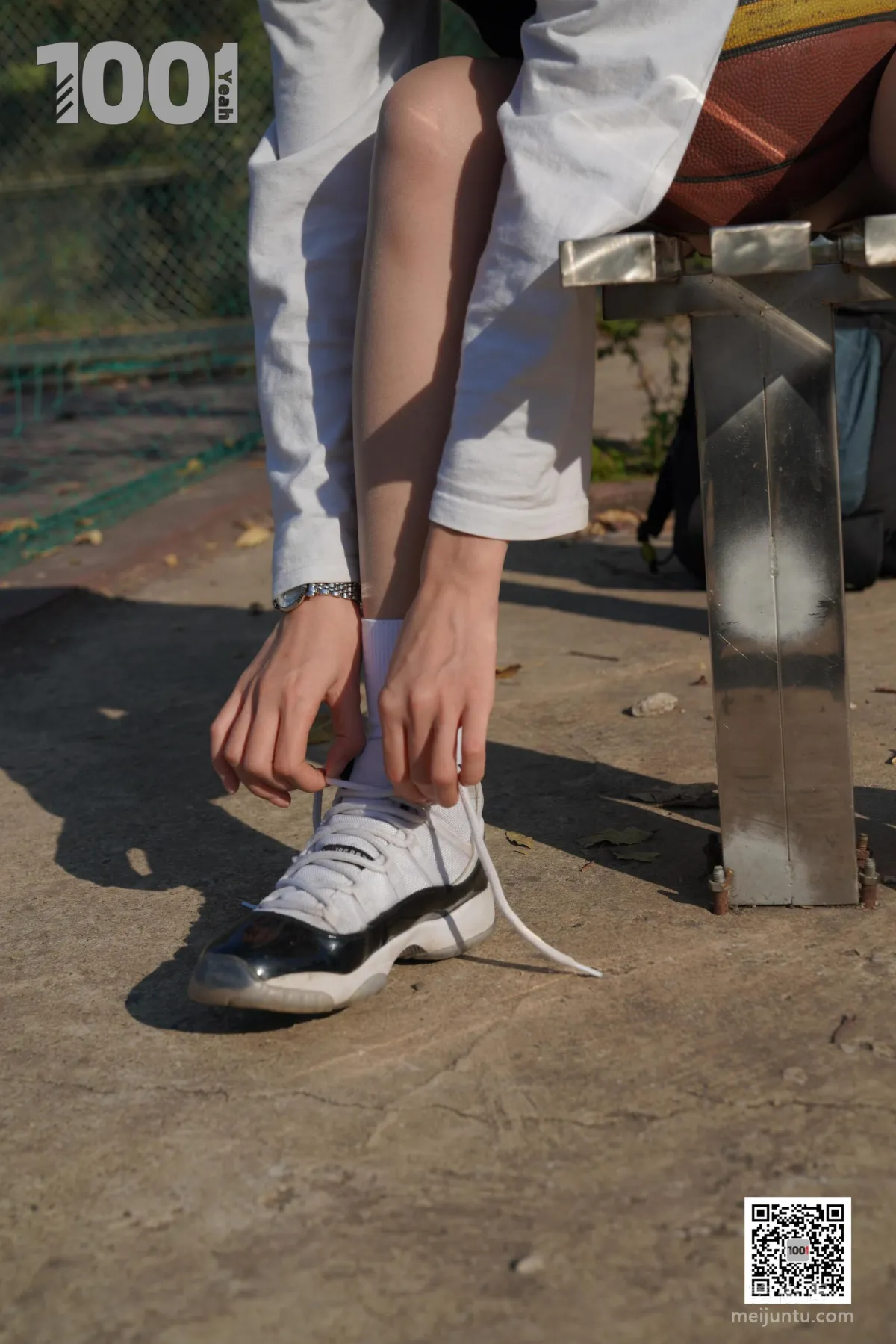 [One Thousand and One Nights] Model: Cao Mei, Accompanying Girlfriend to Play Basketball 4 Beautiful Feet and Silk Stockings Photo Set photo 11