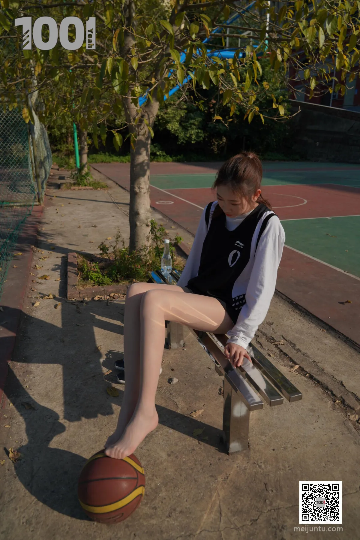 [One Thousand and One Nights] Model: Cao Mei, Accompanying Girlfriend to Play Basketball 4 Beautiful Feet and Silk Stockings Photo Set photo 82