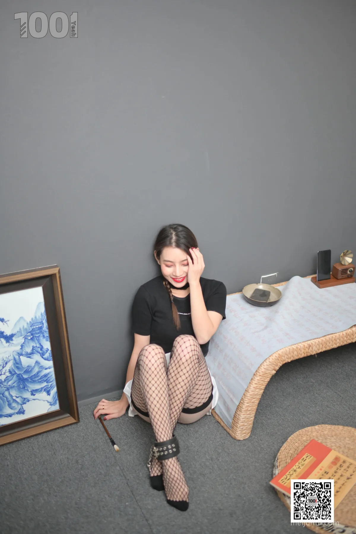 [One Thousand and One Nights] Model: Zhen Zhen Imprisoned at Home Practicing Calligraphy 2, Fishnet Stockings and Beautiful Feet Photo Set photo 69