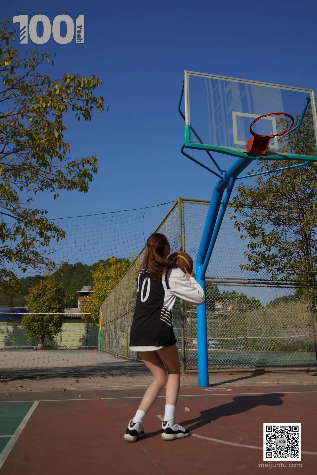 [IESS One Thousand and One Nights] Model: Cao Mei 'Playing Basketball with Girlfriend 3' Stockings and Beautiful Feet Photo Set photo 45